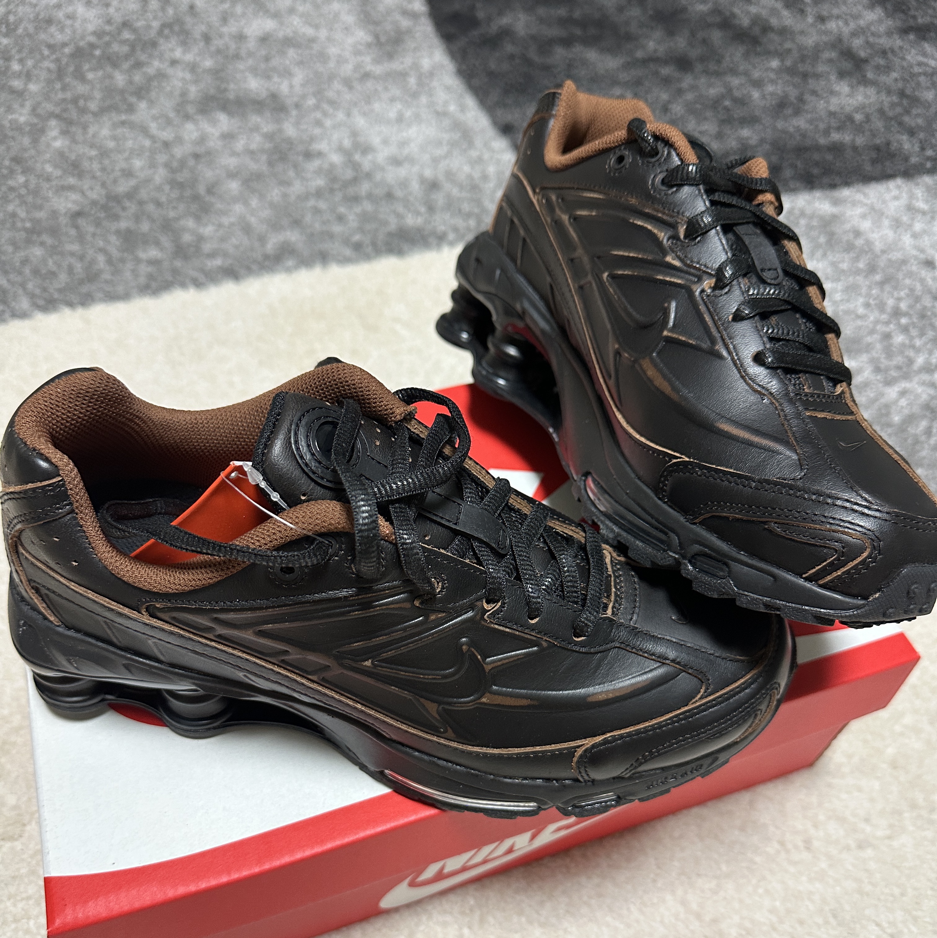 Nike Shox Ride 2 PRM Black and Light British Tan 착용 스타일