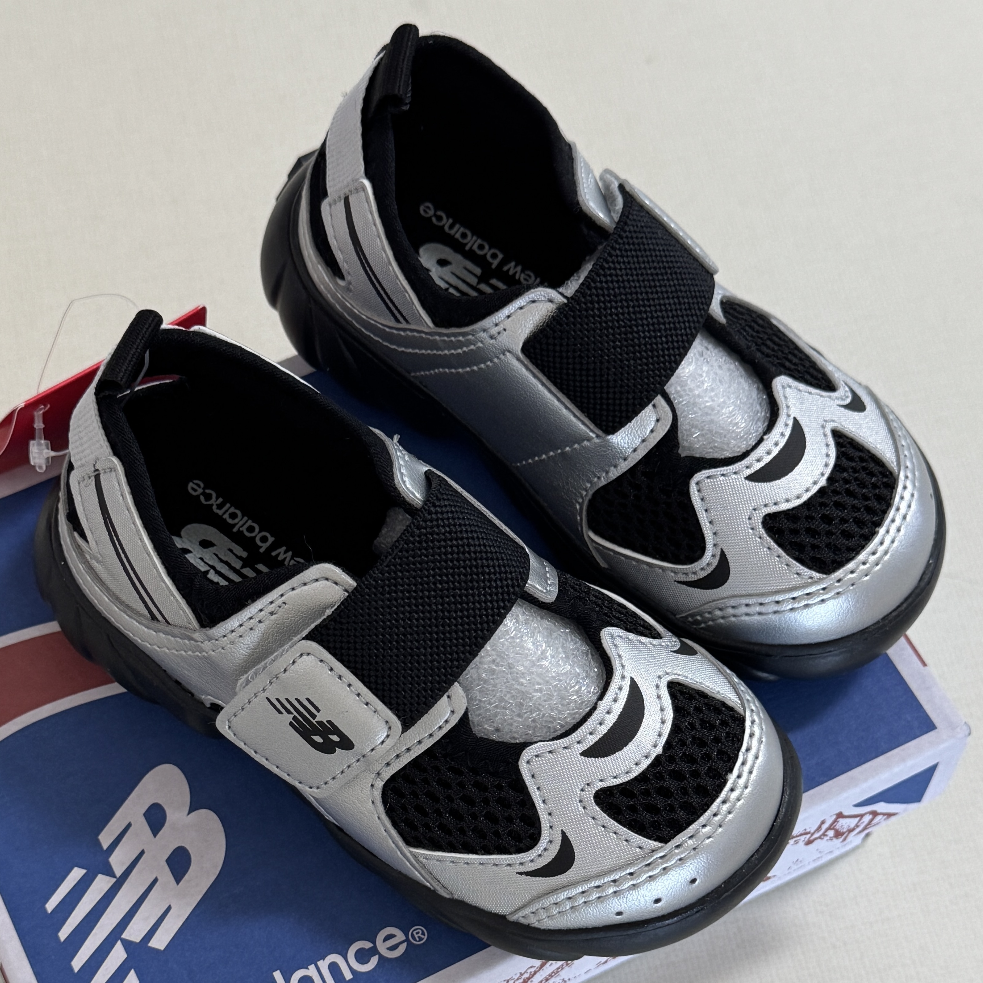 (TD) New Balance Freedle 920 Sandal Gray 착용 스타일
