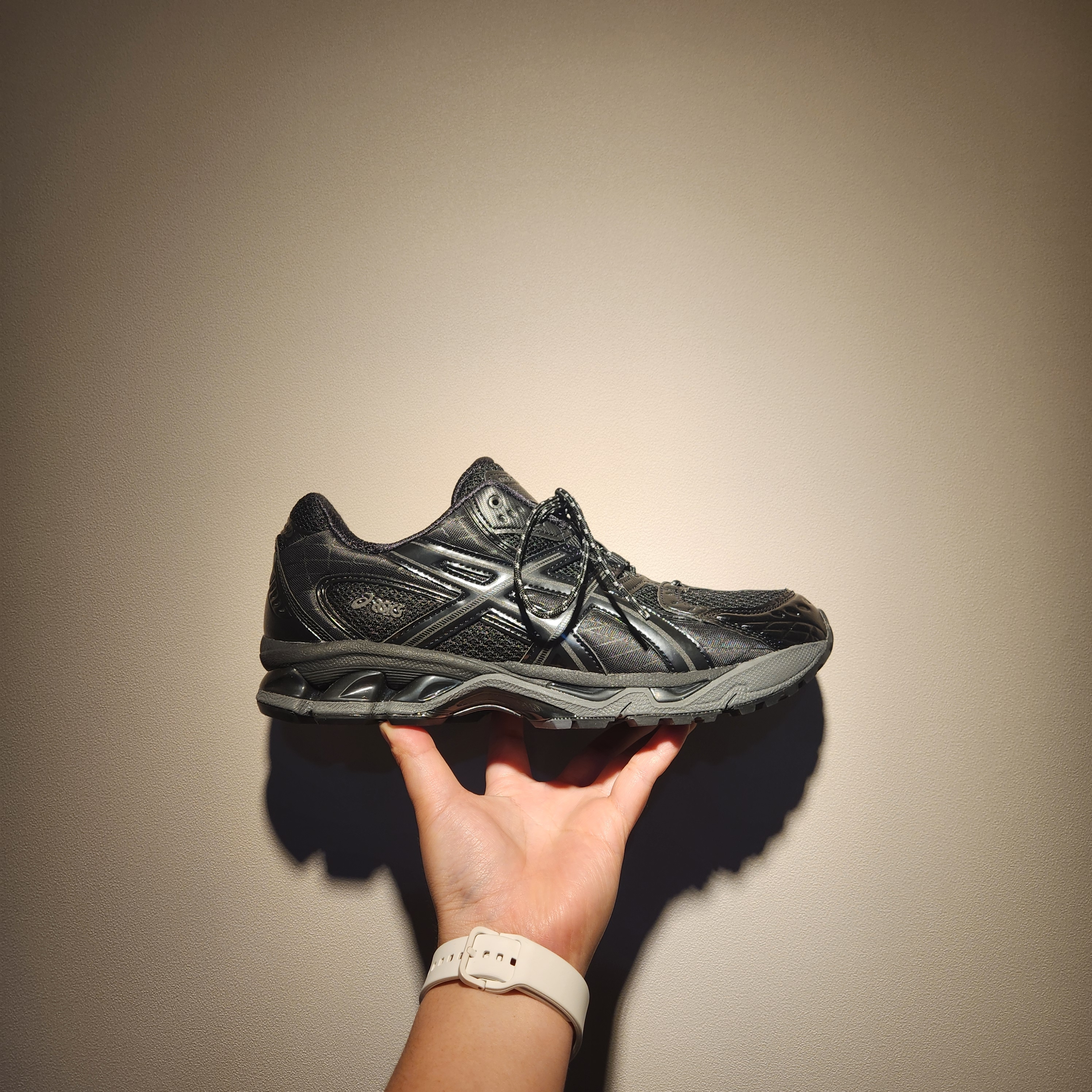 Asics x Haven Gel-Nimbus 10.1 Black 착용 스타일 - 1