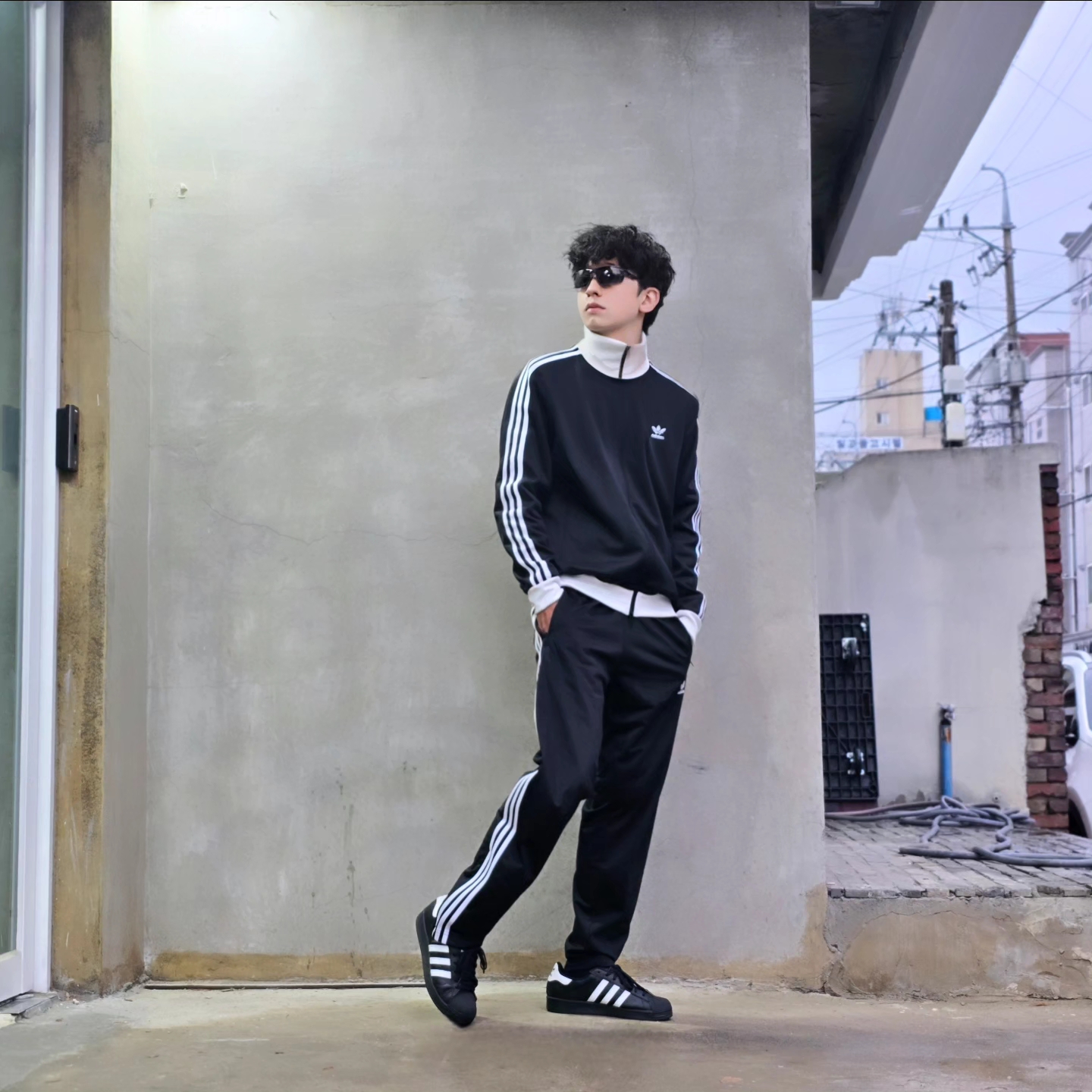 Adidas Adicolor Classics Firebird Track Pants Black - KR Sizing, Adidas Adicolor Classics Firebird Track Pants Black - US Sizing 착용 스타일 - 4