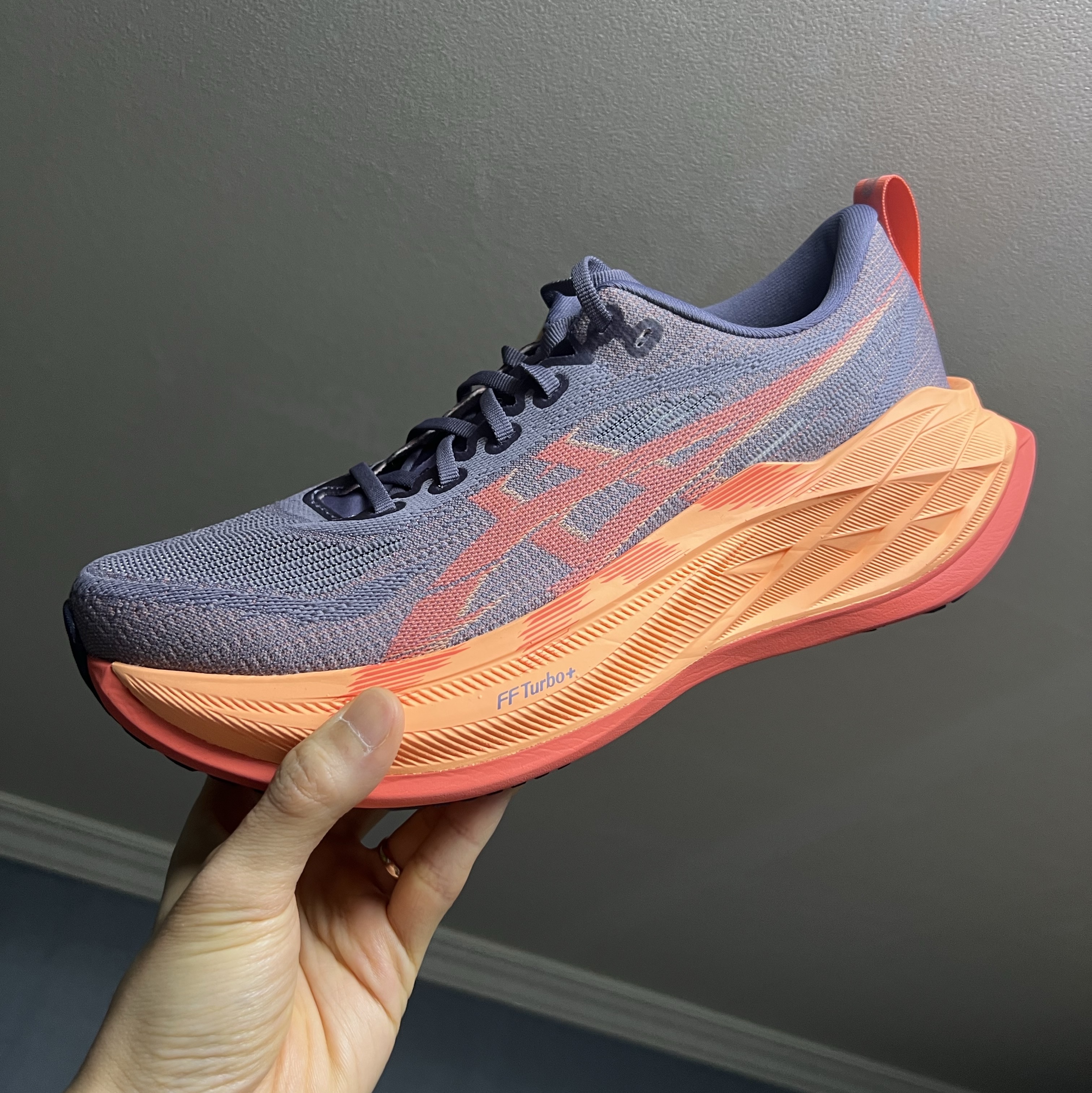 Asics Superblast 2 Greyish Purple Coral Reef 착용 스타일 - 2