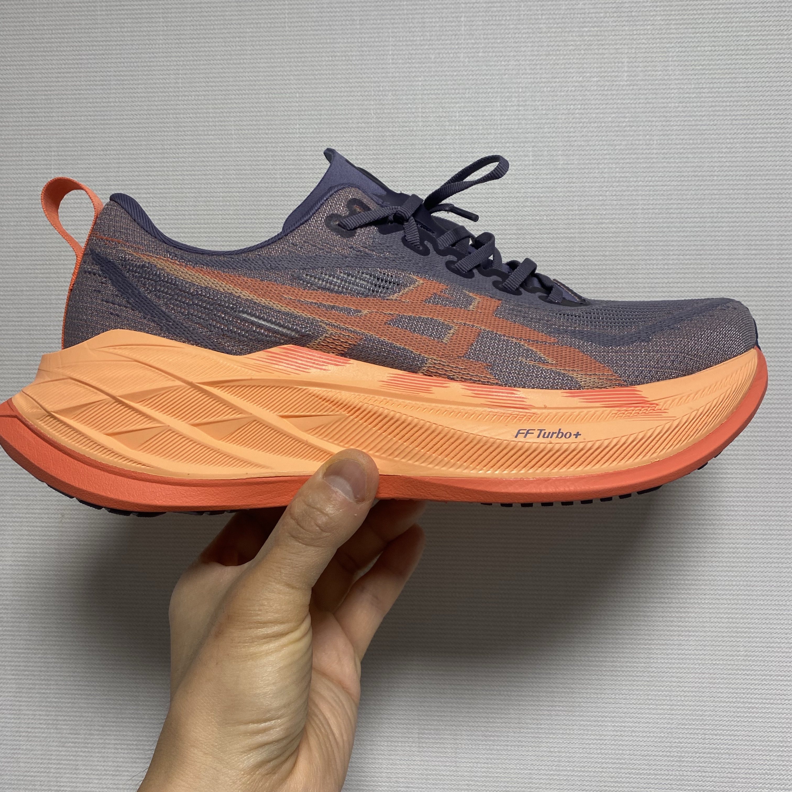 Asics Superblast 2 Greyish Purple Coral Reef 착용 스타일 - 2