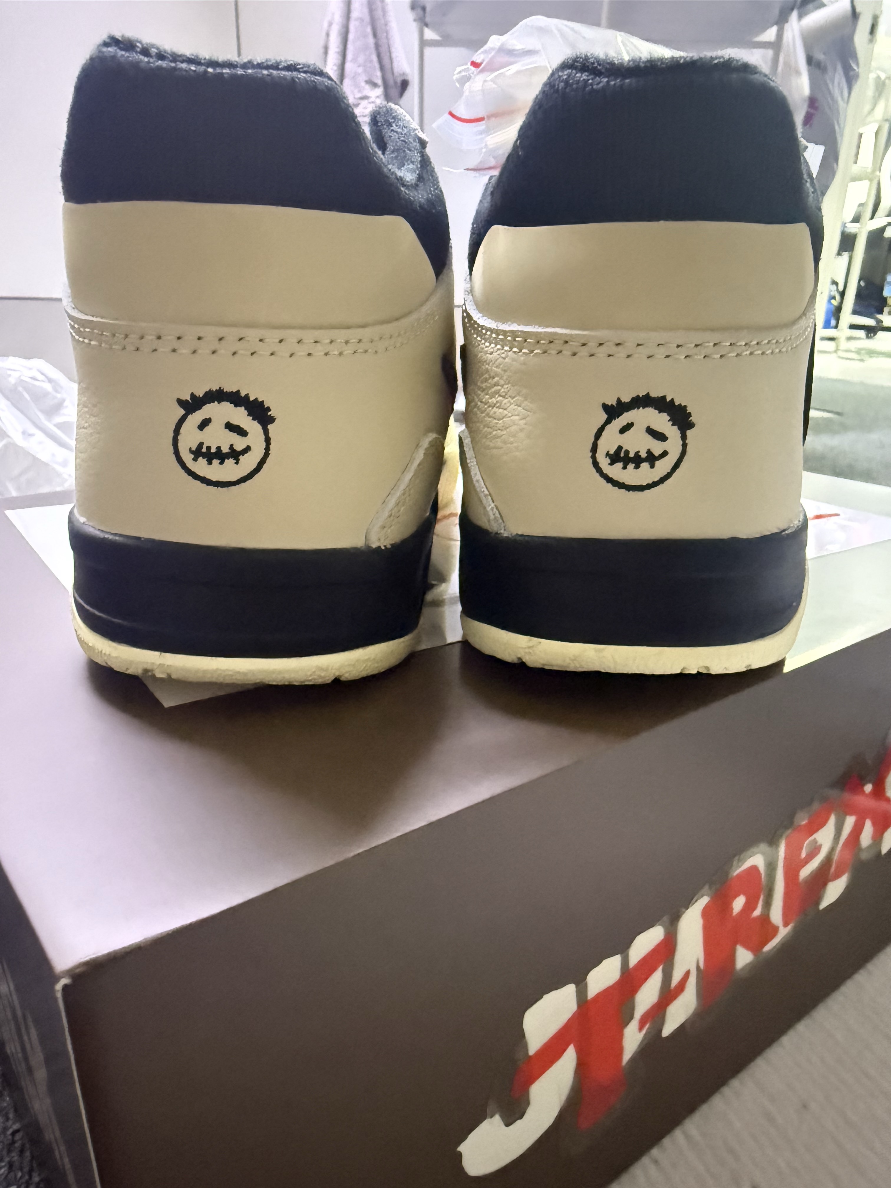 Jordan x Travis Scott Jumpman Jack TR Bright Cactus 착용 스타일 - 2