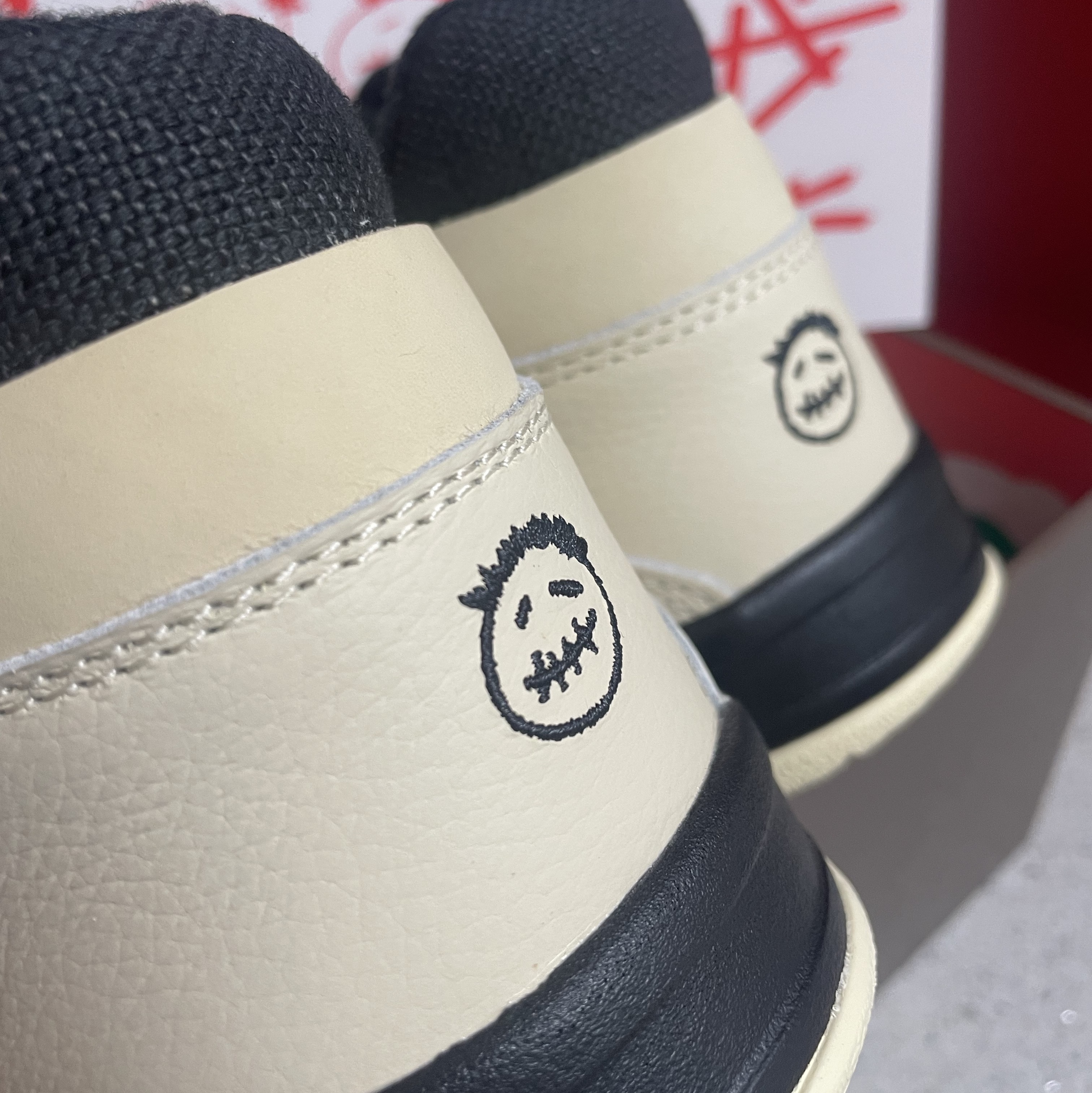 Jordan x Travis Scott Jumpman Jack TR University Red, Jordan x Travis Scott Jumpman Jack TR Sail and Dark Mocha 착용 스타일 - 4