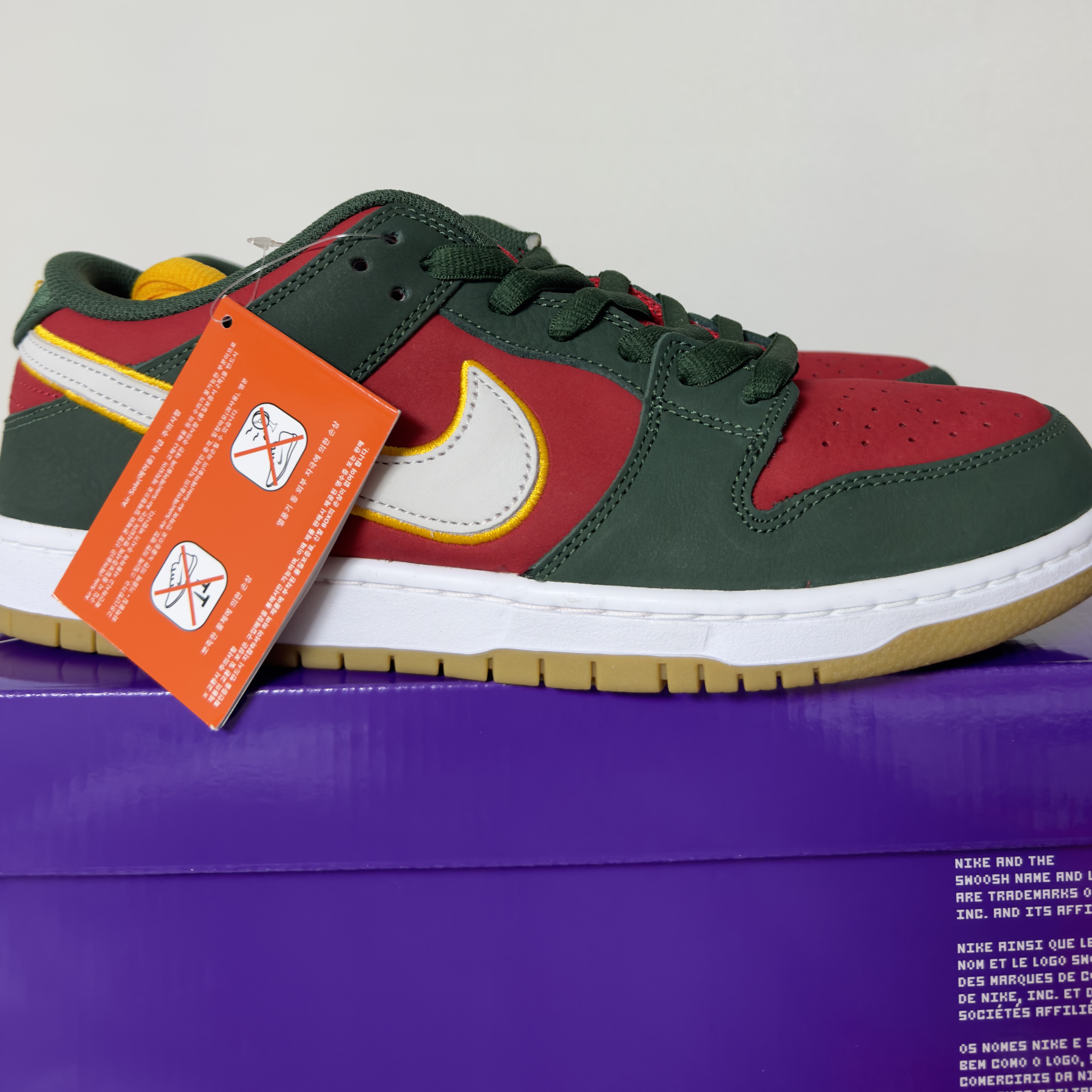 Nike SB Dunk Low Pro Premium Fir and Fire Red 착용 스타일