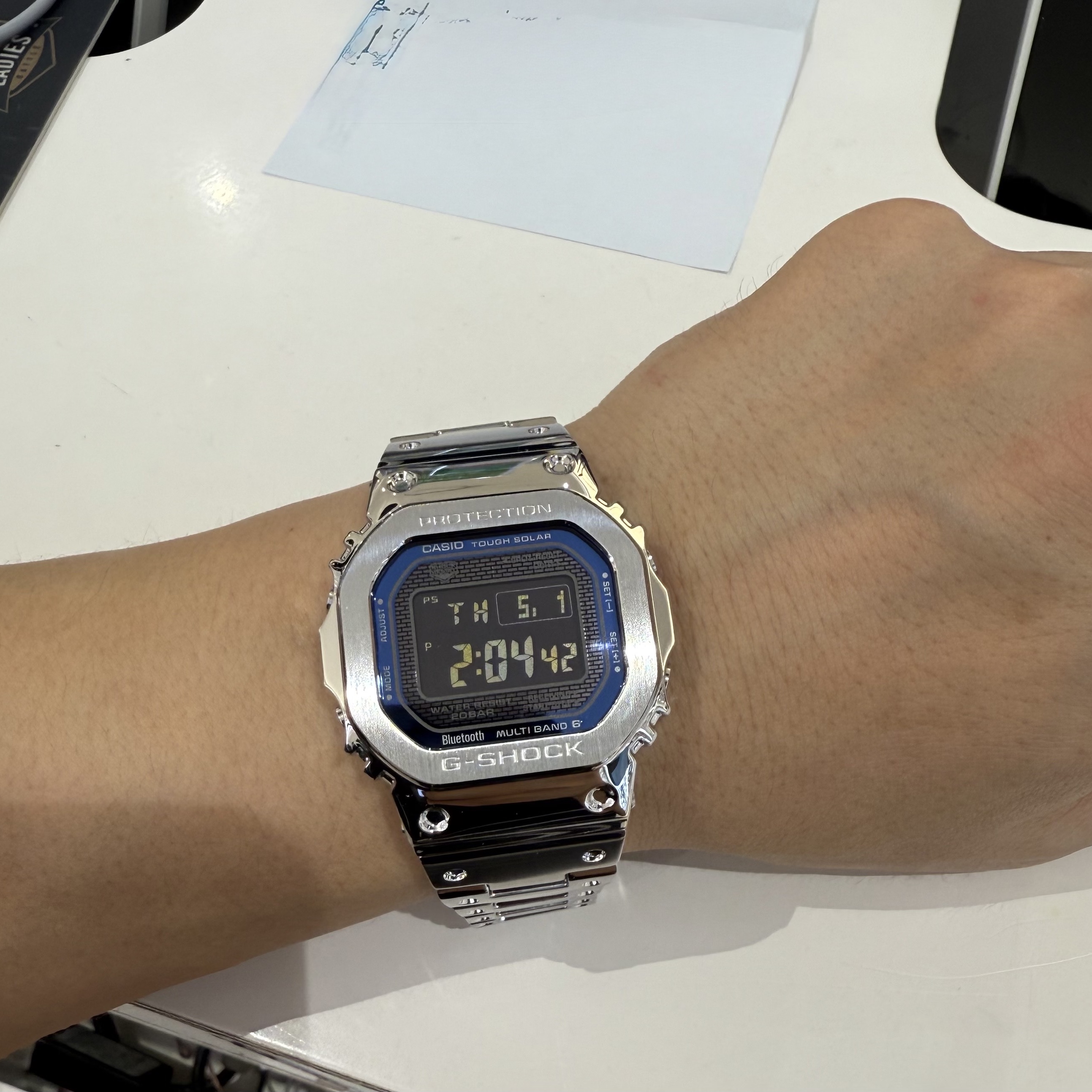 Casio G-Shock GMW-B5000D-2DR 착용 스타일 - 2