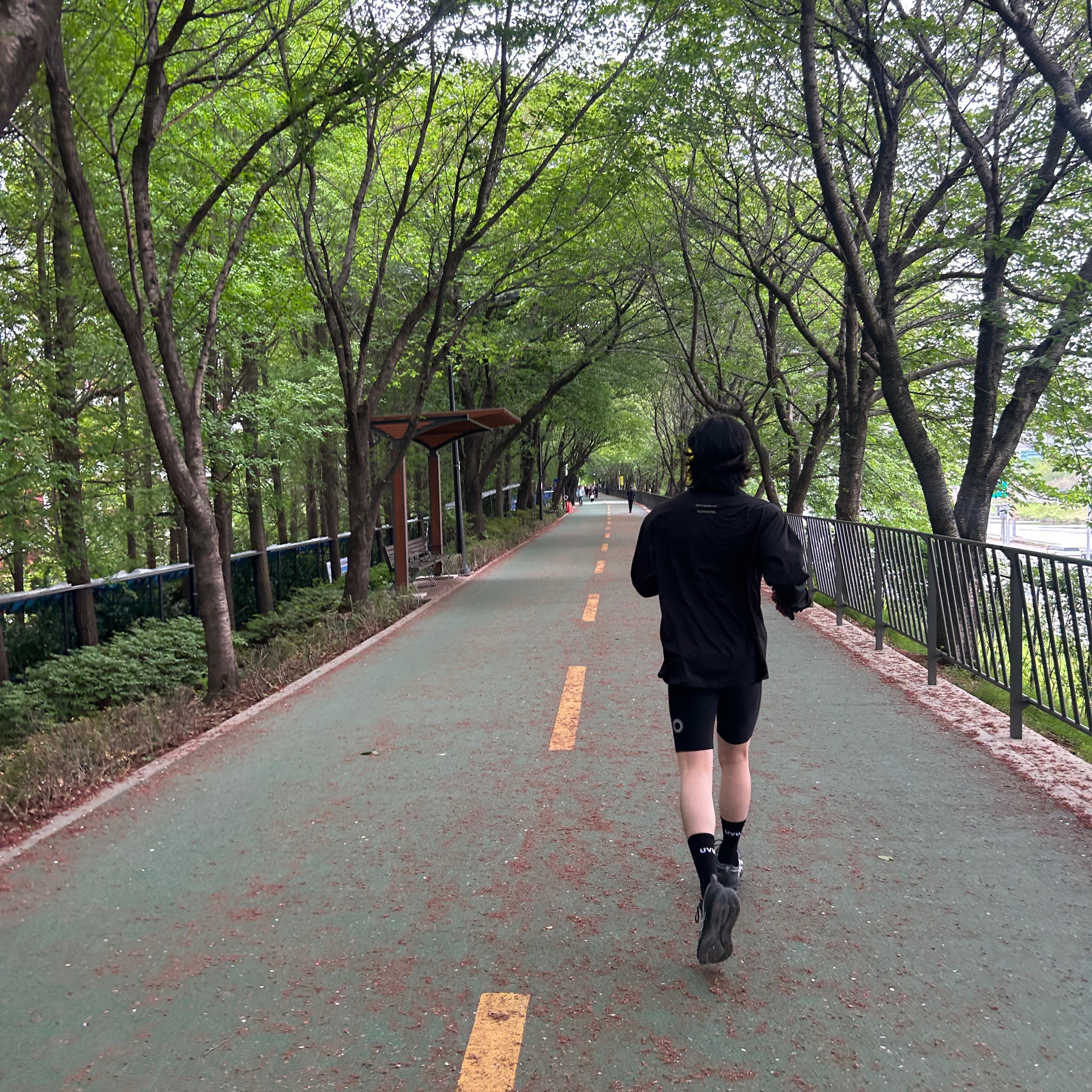 UVU Running Sock Black, UVU Half Tights Black 착용 스타일