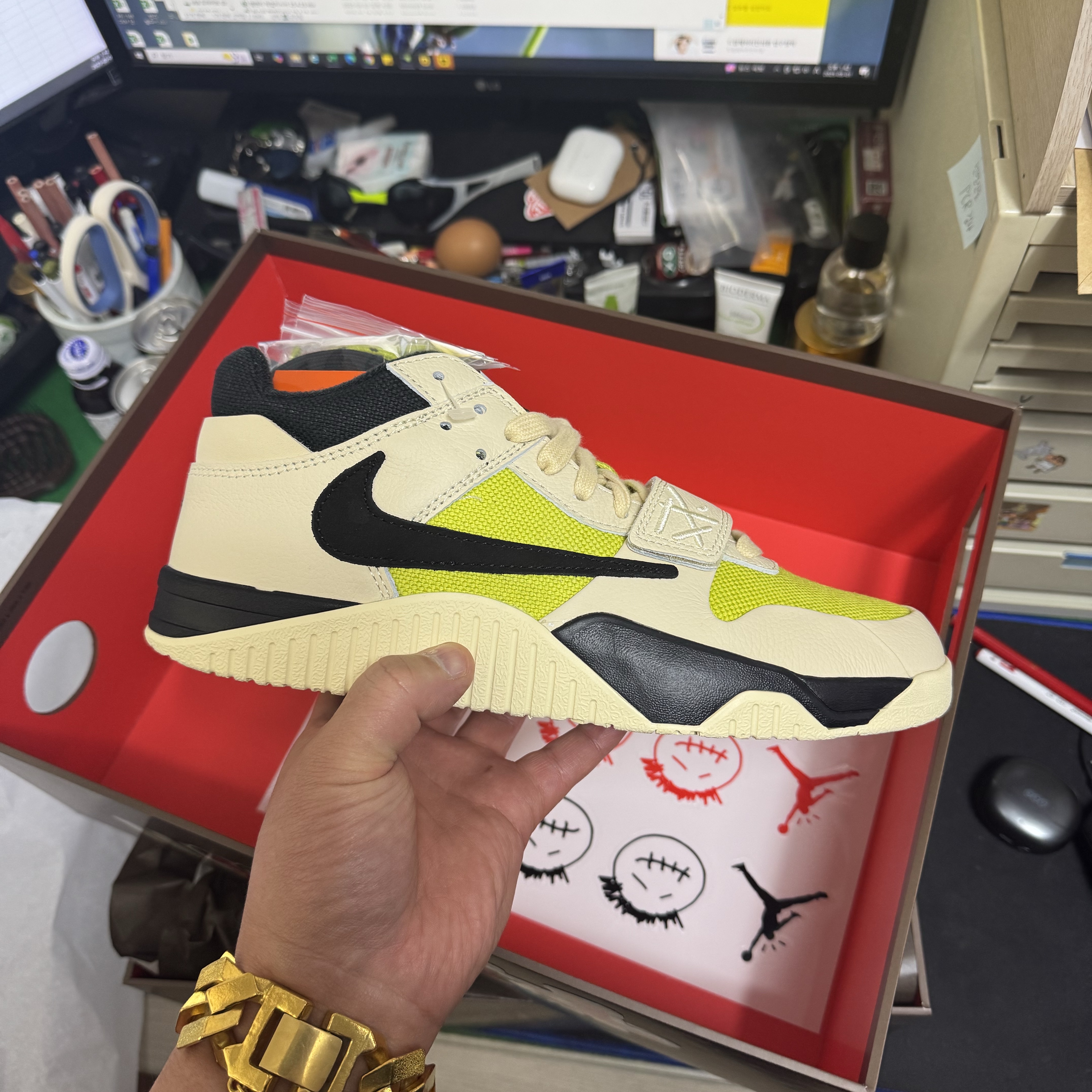 Jordan x Travis Scott Jumpman Jack TR Bright Cactus 착용 스타일 - 2