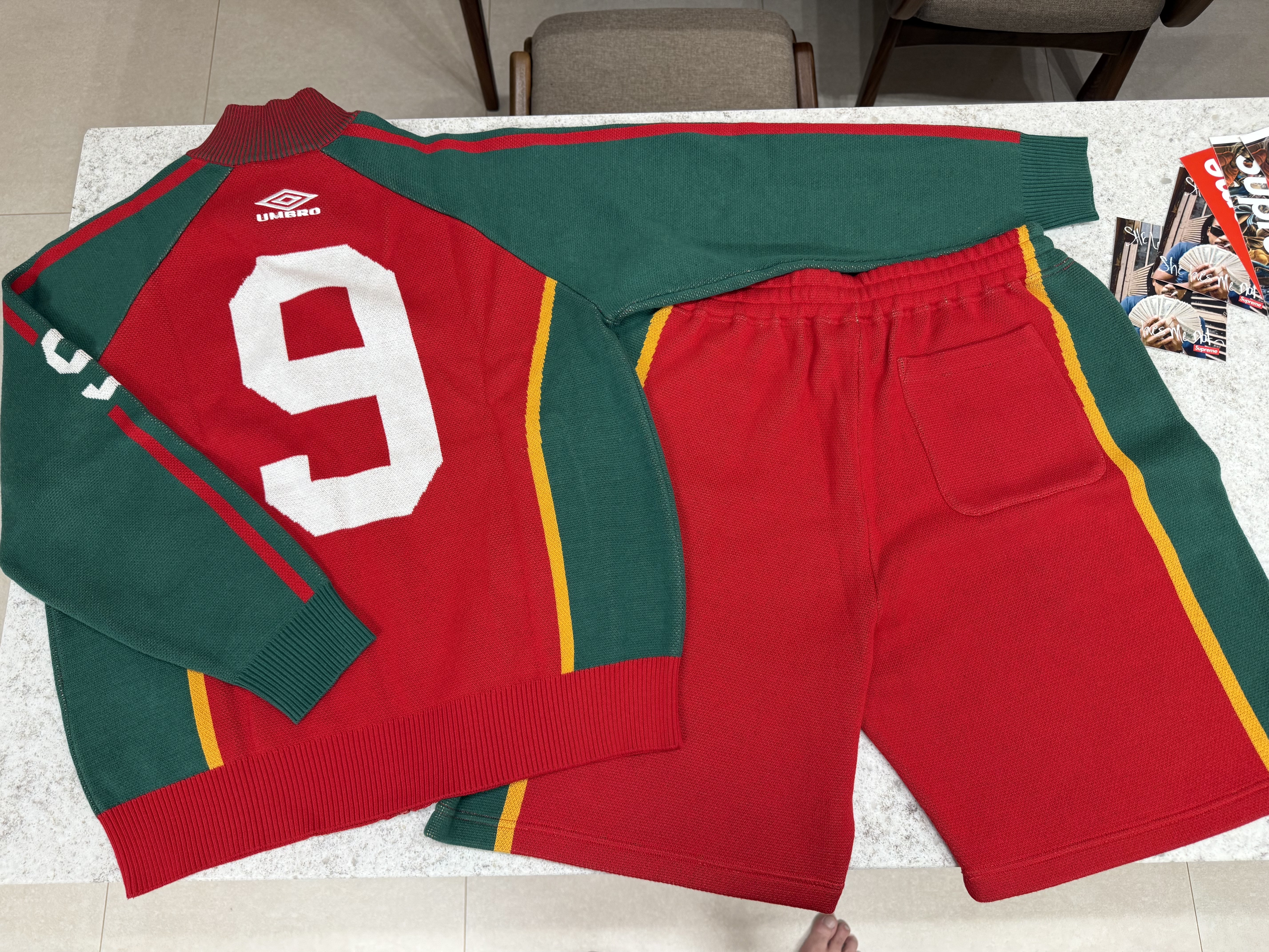 Supreme x Umbro Zip Up Sweater Red - 25SS, Supreme x Umbro Knit Soccer Shorts Red - 25SS 착용 스타일 - 2