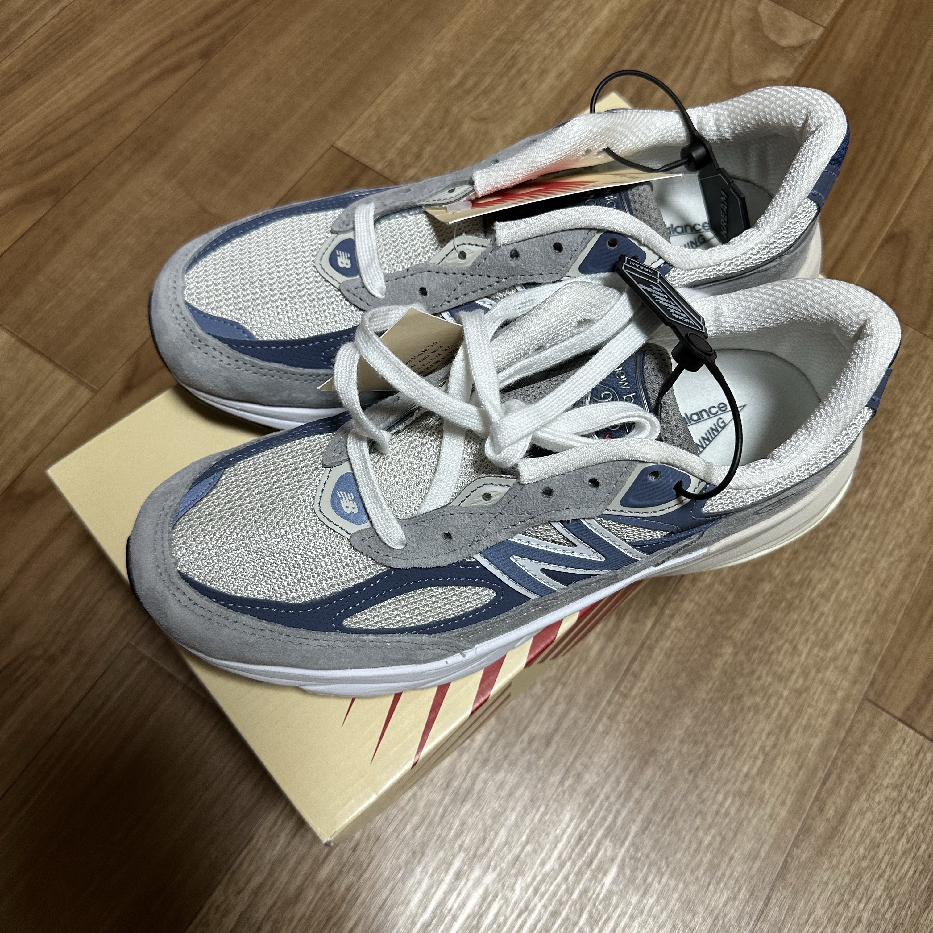 New Balance 990v6 Made in USA Gray Suede 착용 스타일