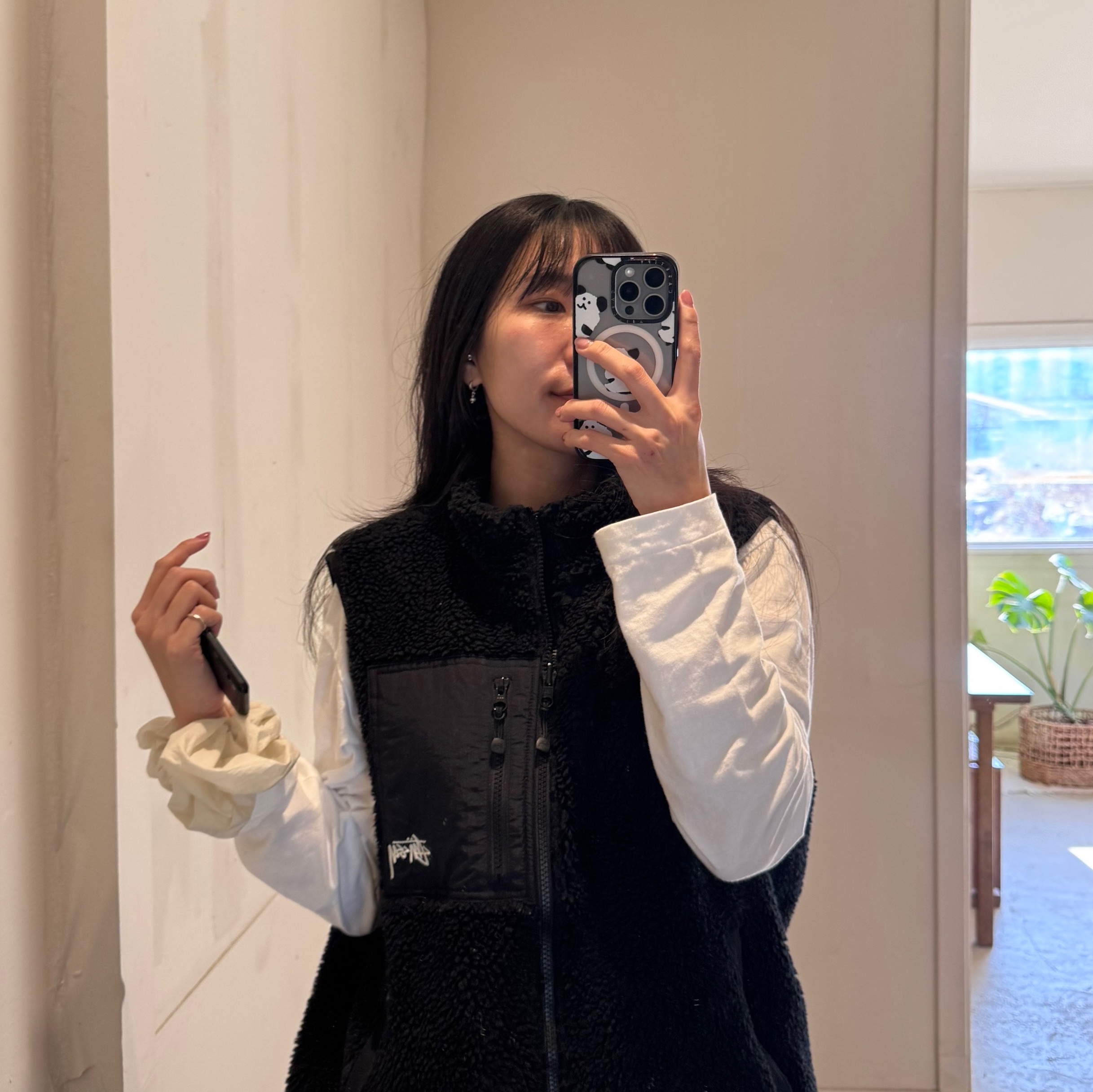 Stussy Sherpa Reversible Vest Black 착용 스타일 - 3