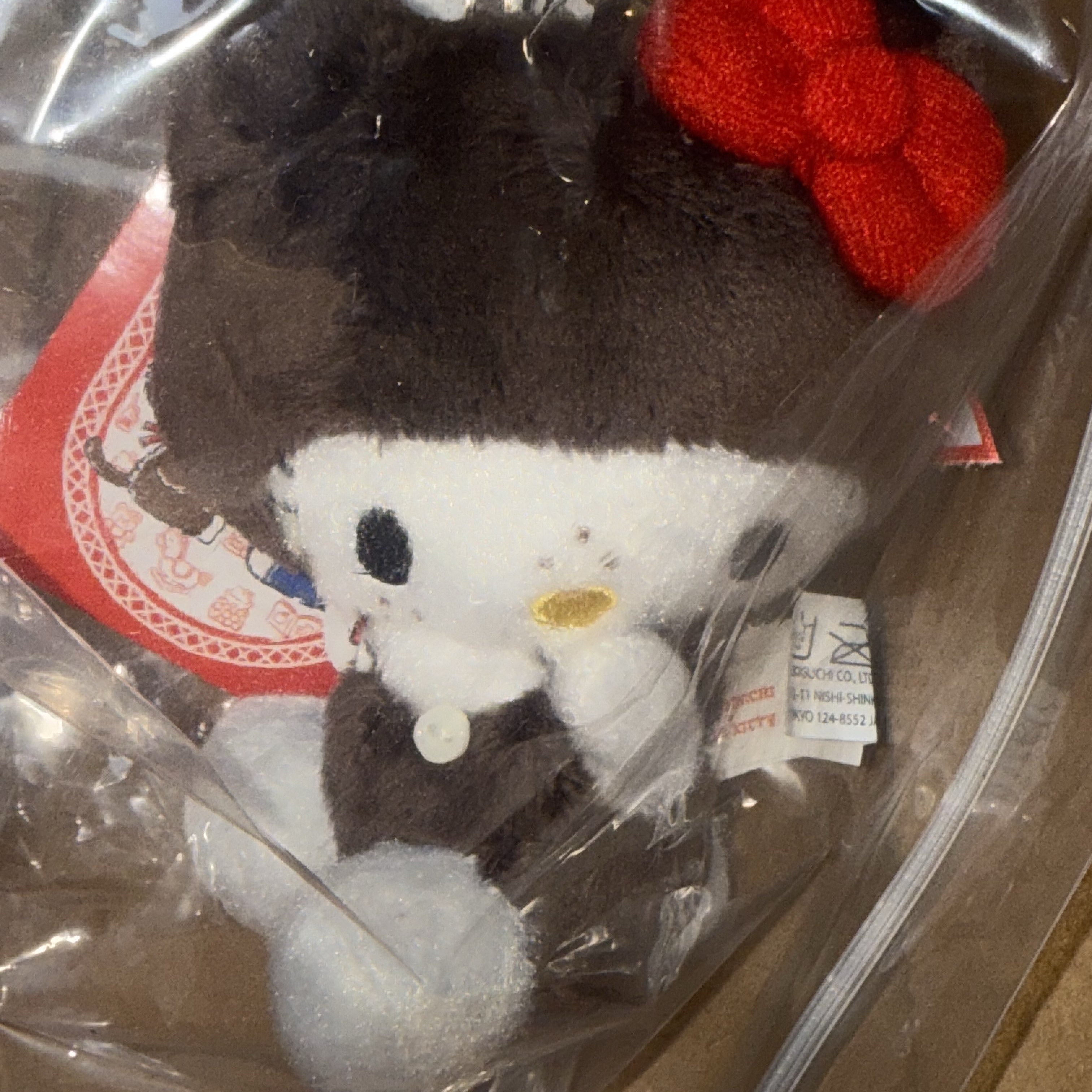 Sanrio Hello Kitty x Monchhichi 50th Anniversary Hello Kitty Holder 착용 스타일
