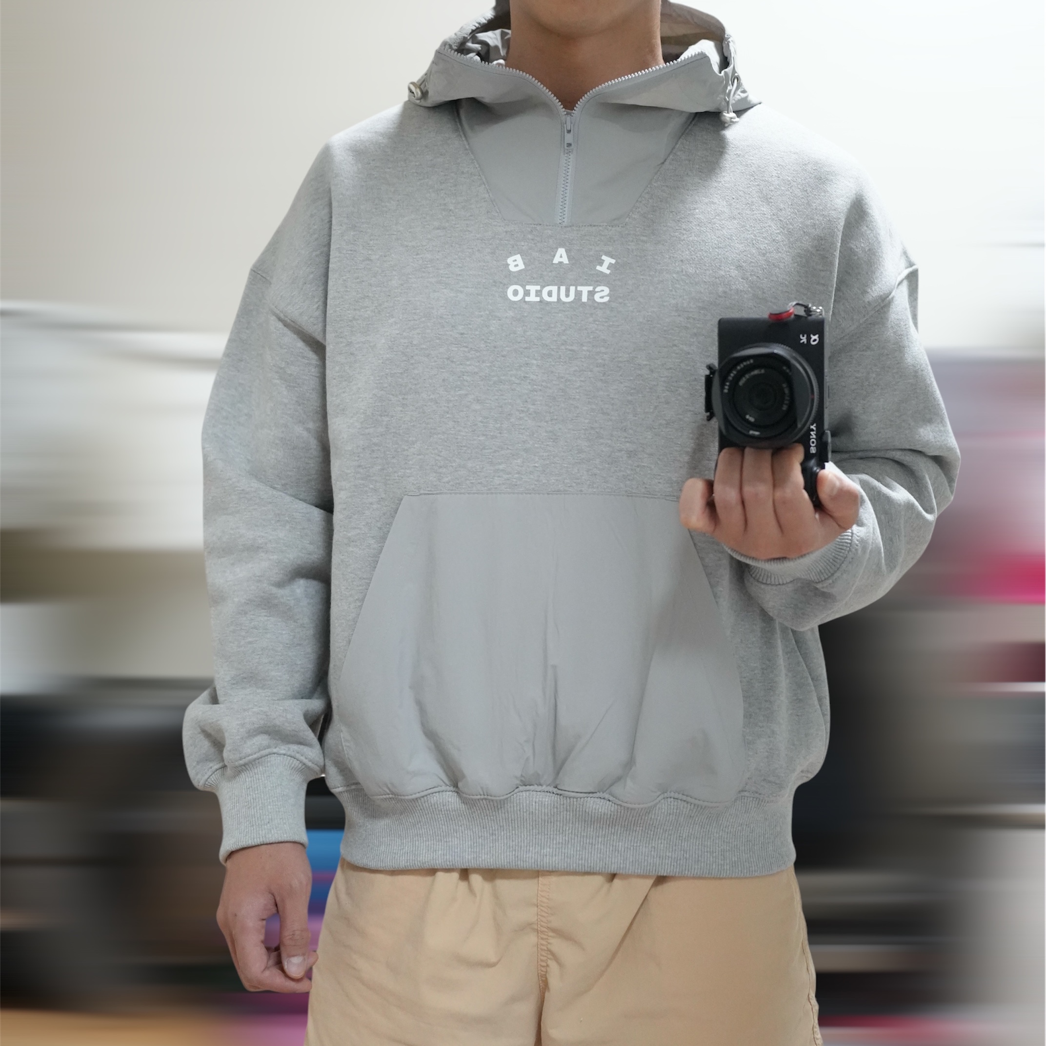 IAB Studio Woven Hoodie Gray White 착용 스타일