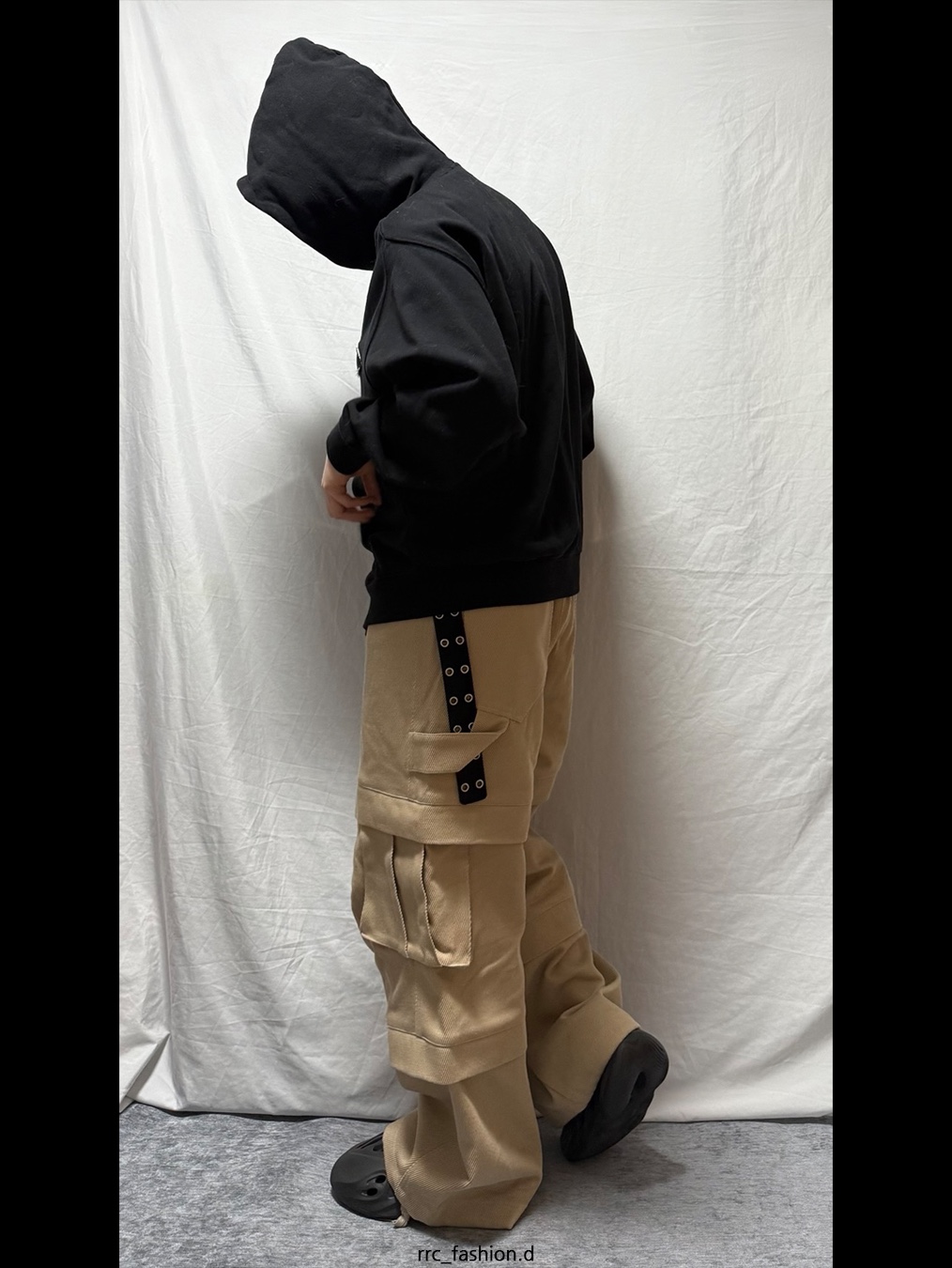 Adidas Yeezy Foam RNNR Onyx, Kamien x MJD Double Hole Belt Black Shearling Calfskin 착용 스타일 - 2