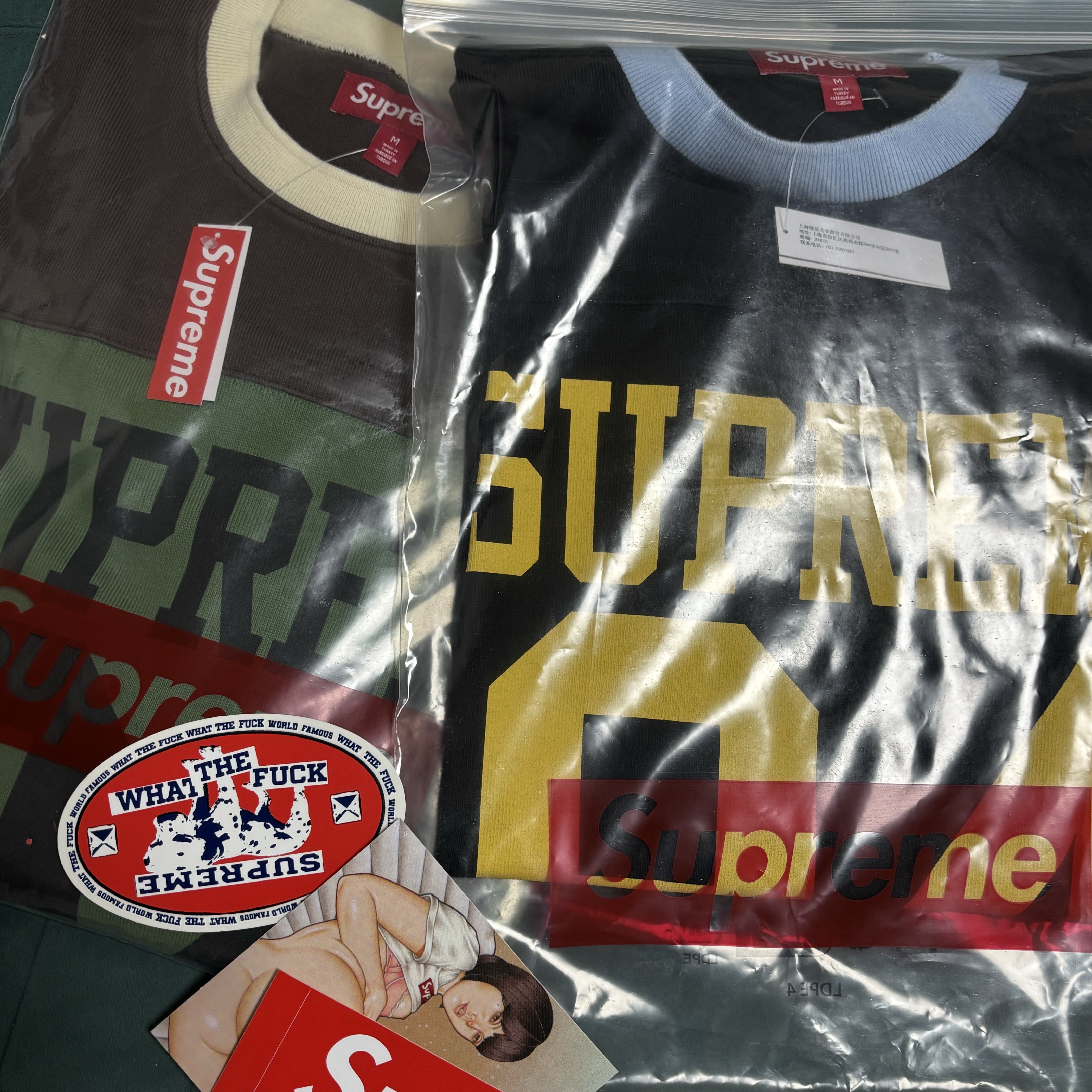 Supreme Split S/S Football Top Black - 25SS, Supreme Split S/S Football Top Green - 25SS 착용 스타일