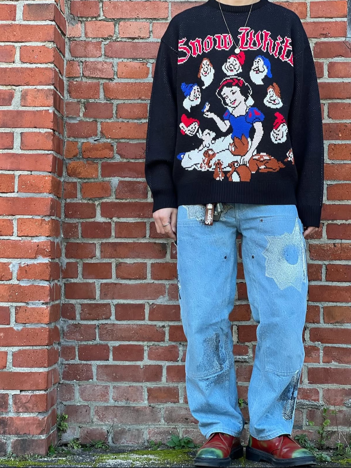 Supreme Snow White Sweater White - 24FW, Supreme Snow White Sweater Black - 24FW 착용 스타일 - 2