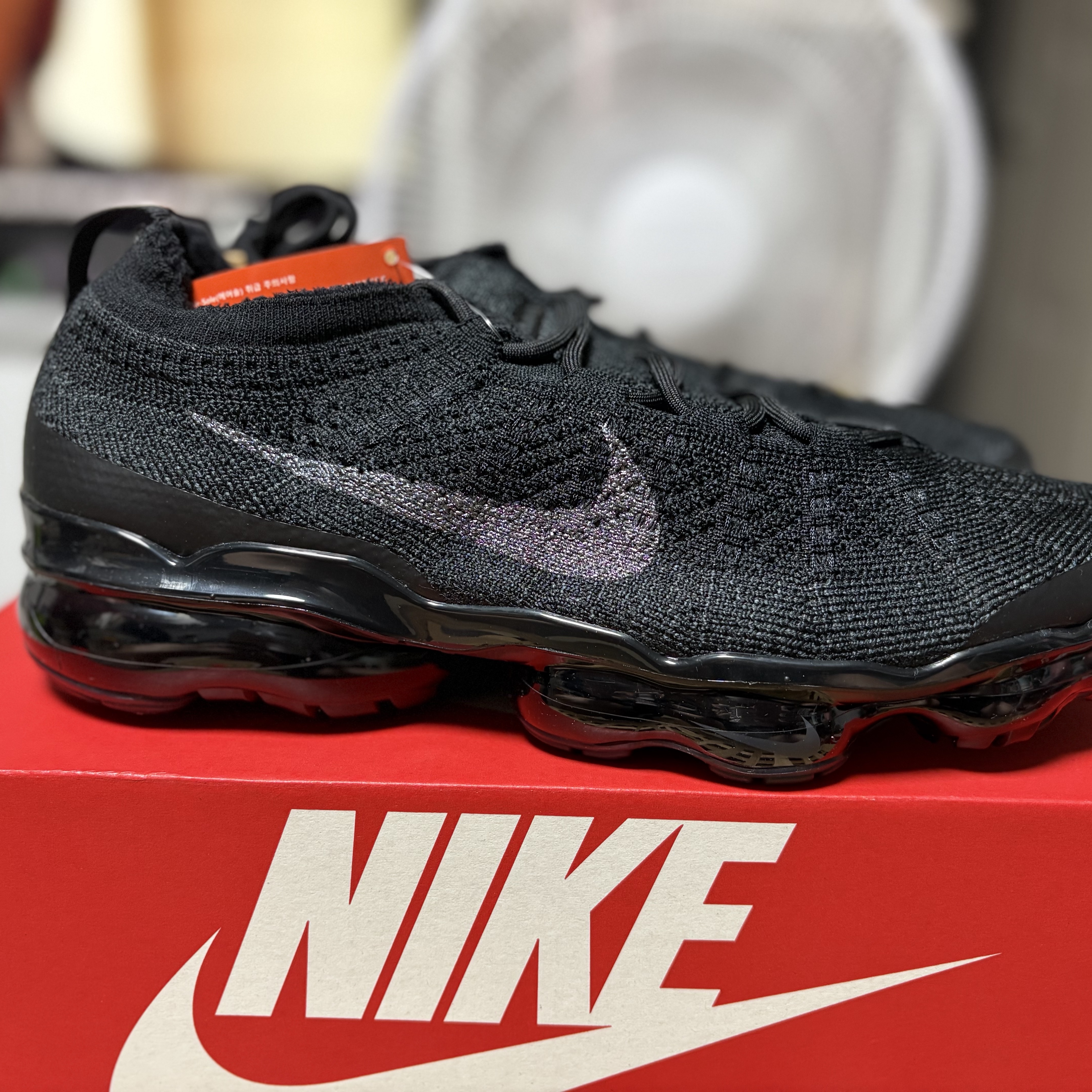 Nike Air VaporMax 2023 Flyknit Triple Black 착용 스타일 - 3