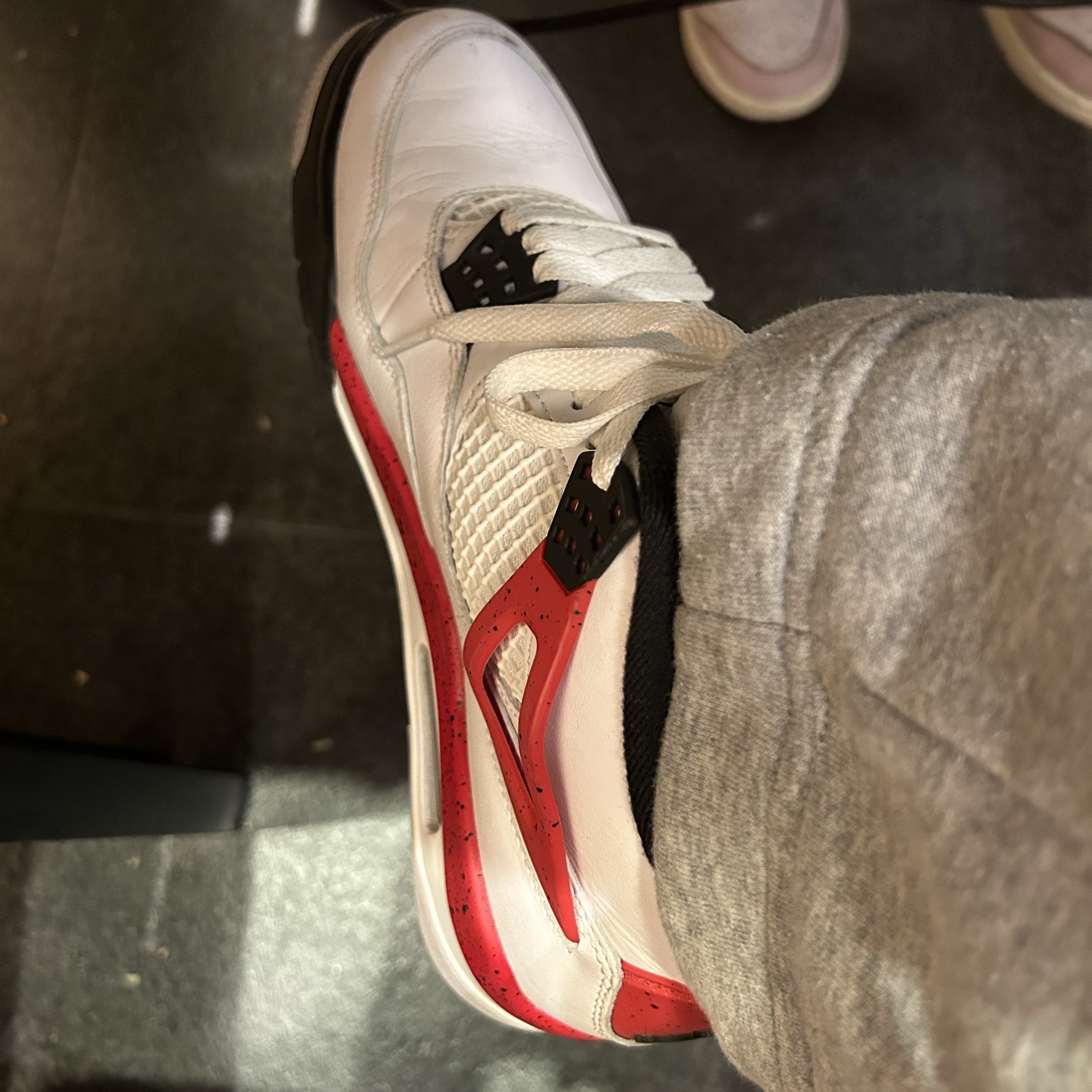 Jordan 4 Retro Red Cement 착용 스타일