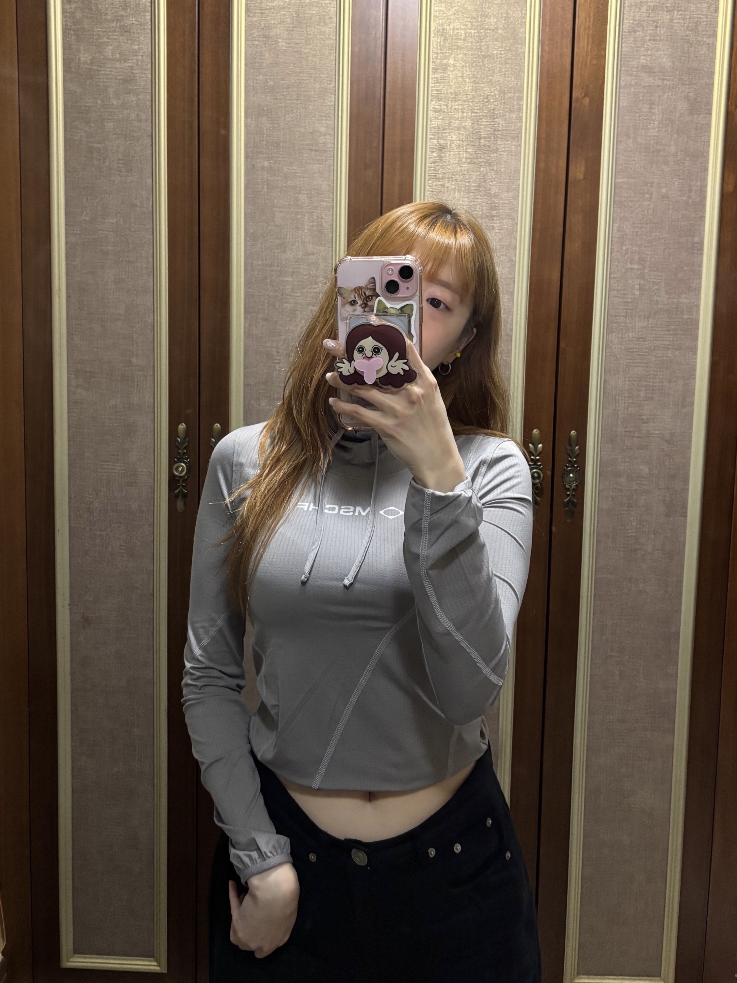 (W) Mischief Draped Turtleneck Top Grey 착용 스타일 - 3