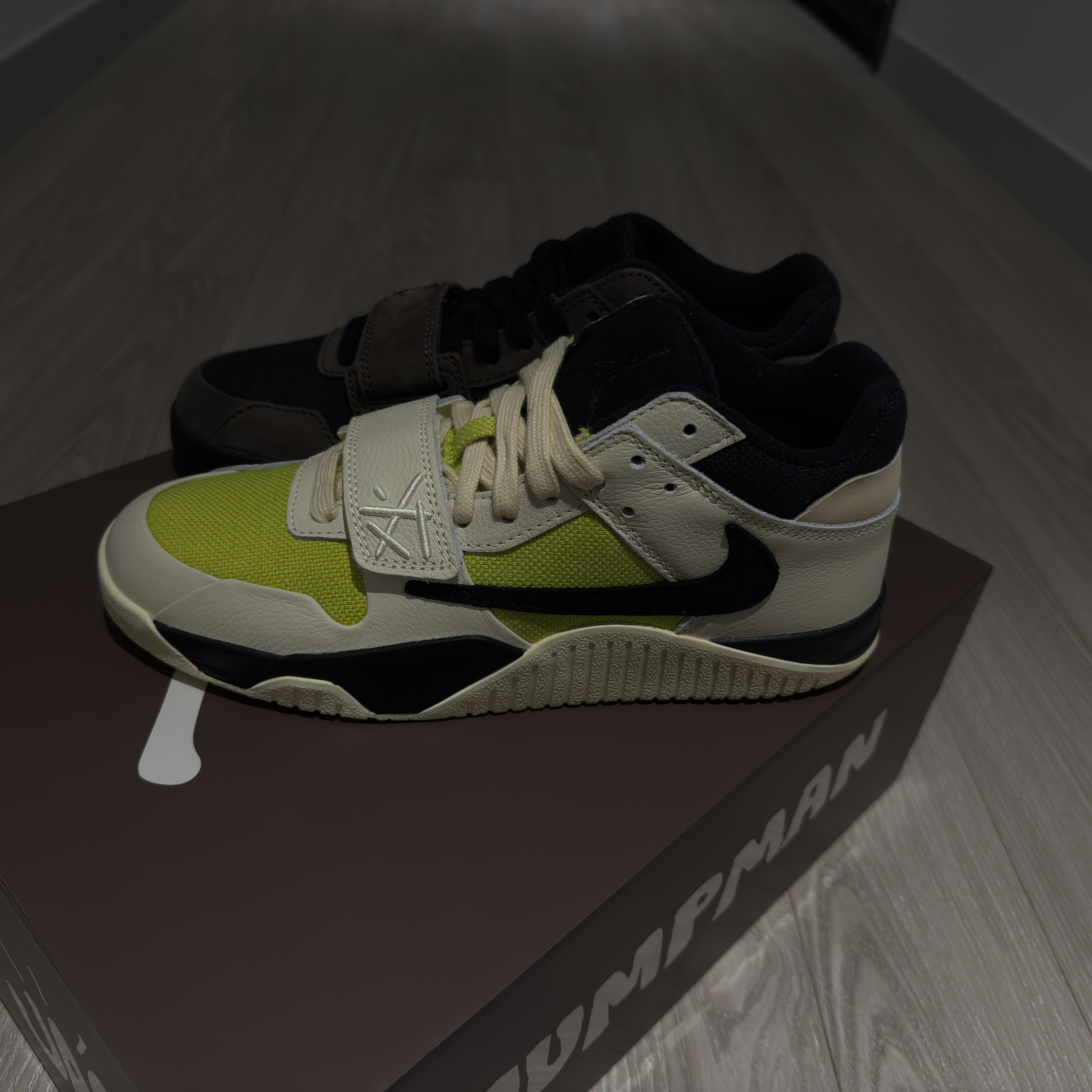 Jordan x Travis Scott Jumpman Jack TR Bright Cactus, Jordan x Travis Scott Jumpman Jack TR Black and Dark Mocha 착용 스타일