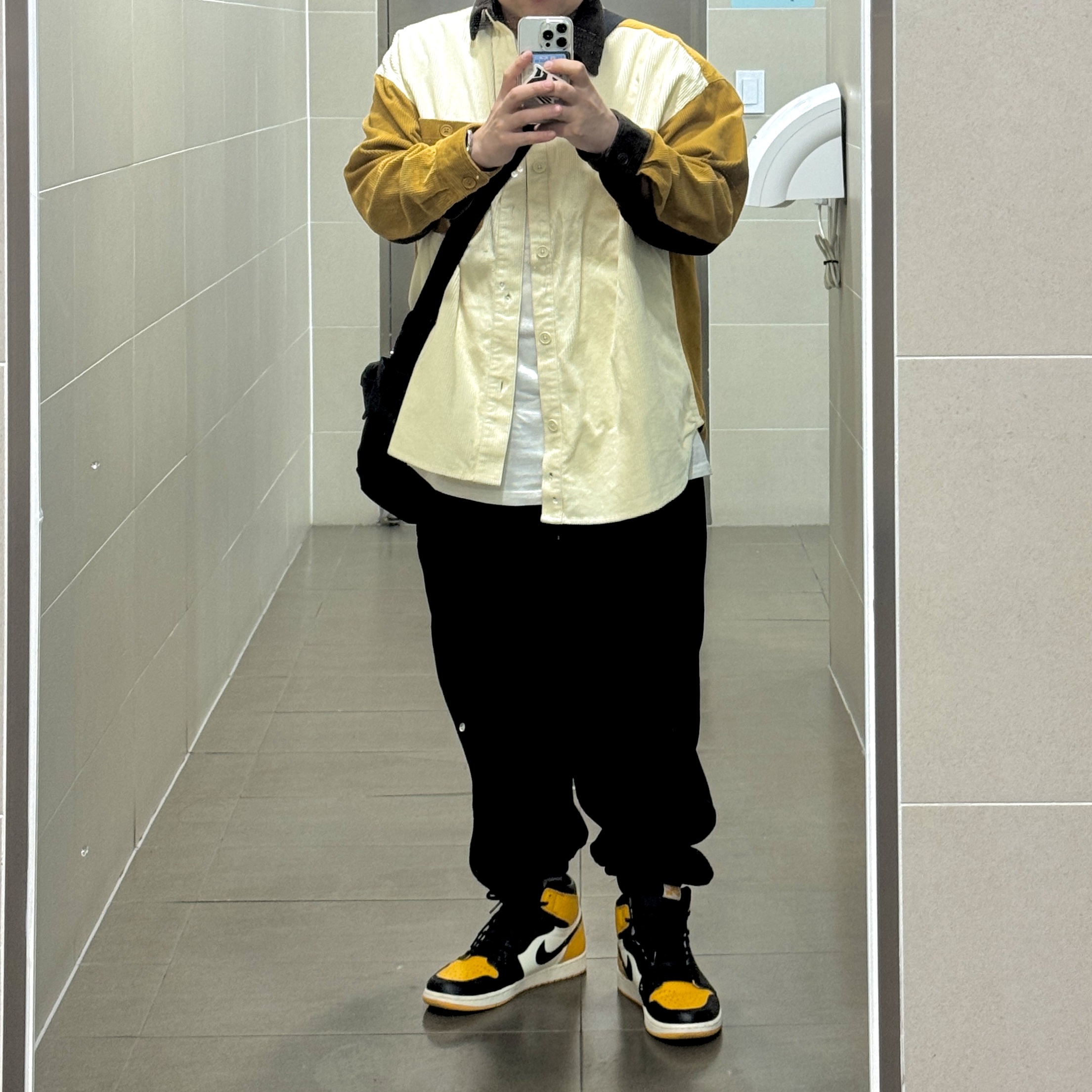 Jordan 1 Retro High OG Taxi 착용 스타일 - 1
