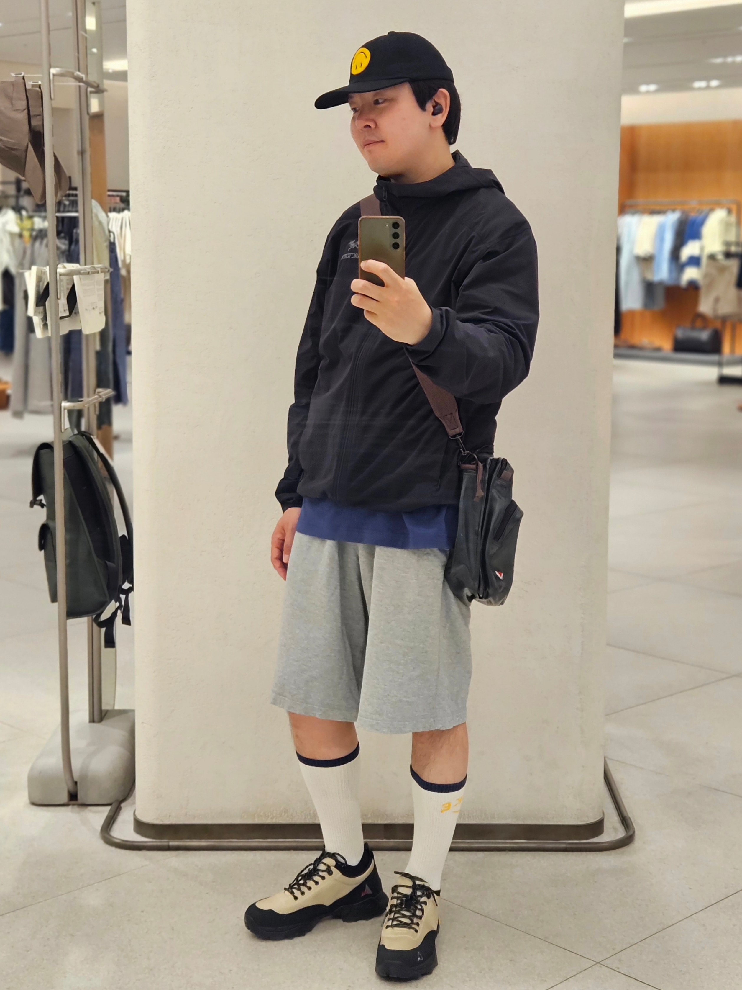 ROA Neal Sand - 24FW, Arc'teryx Squamish Hoody Black 착용 스타일 - 3