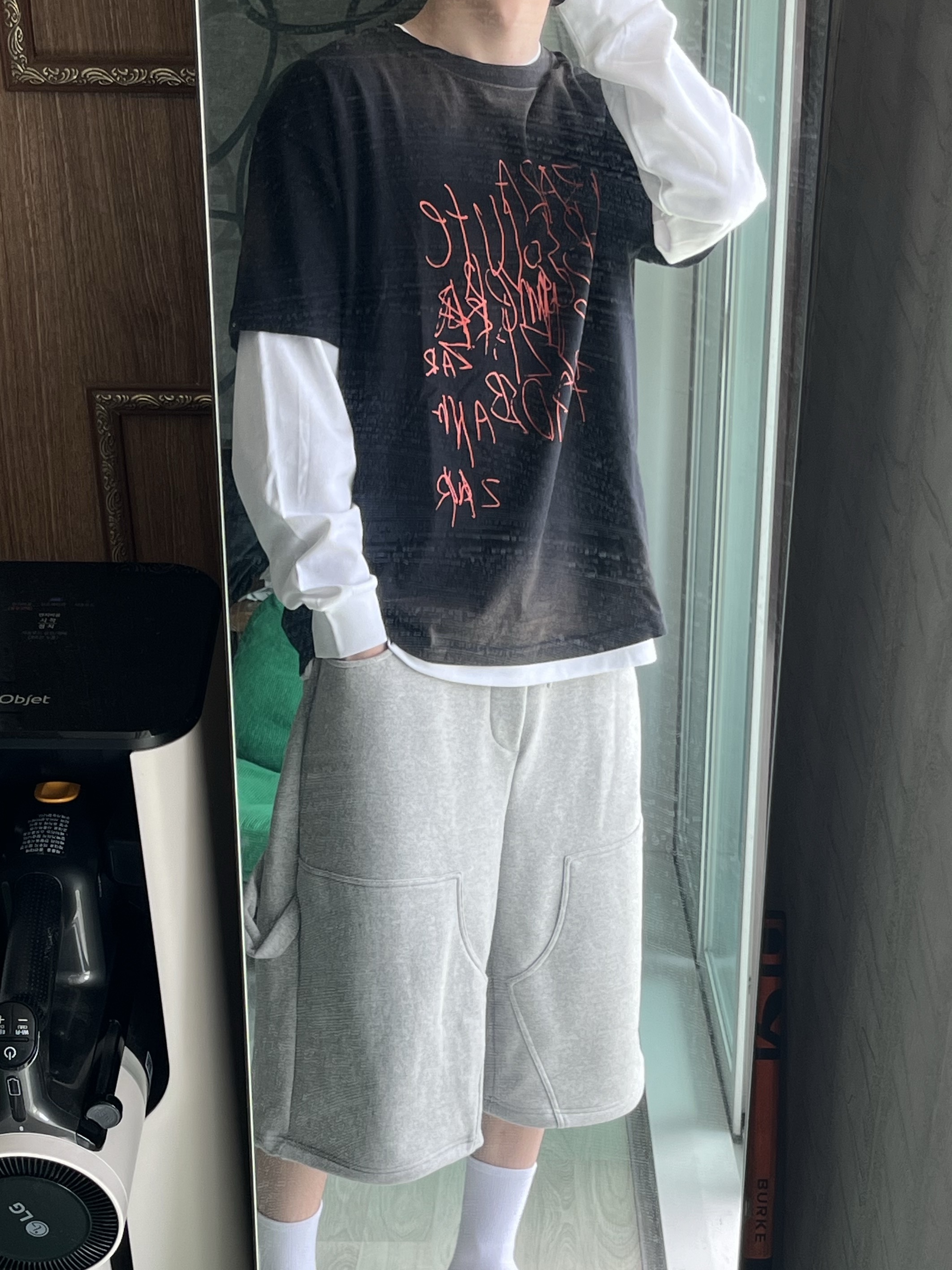 Zara x Andersson Bell Graphic T-Shirt Black, Asics x Sansan Gear Gel-Terrain Phantom Moon Mist 착용 스타일 - 3