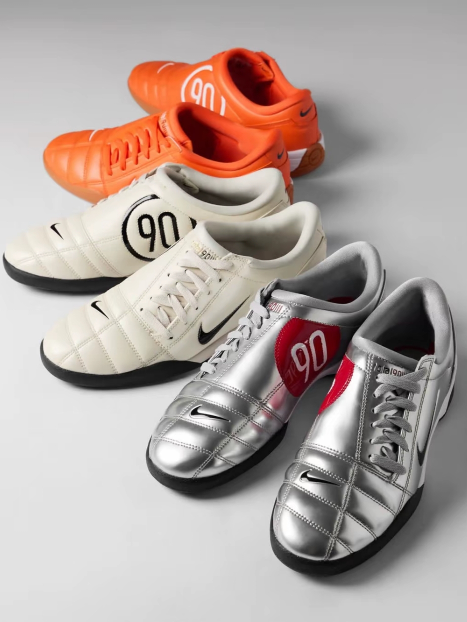 Nike Total 90 III SP Metallic Silver and Black 착용 스타일