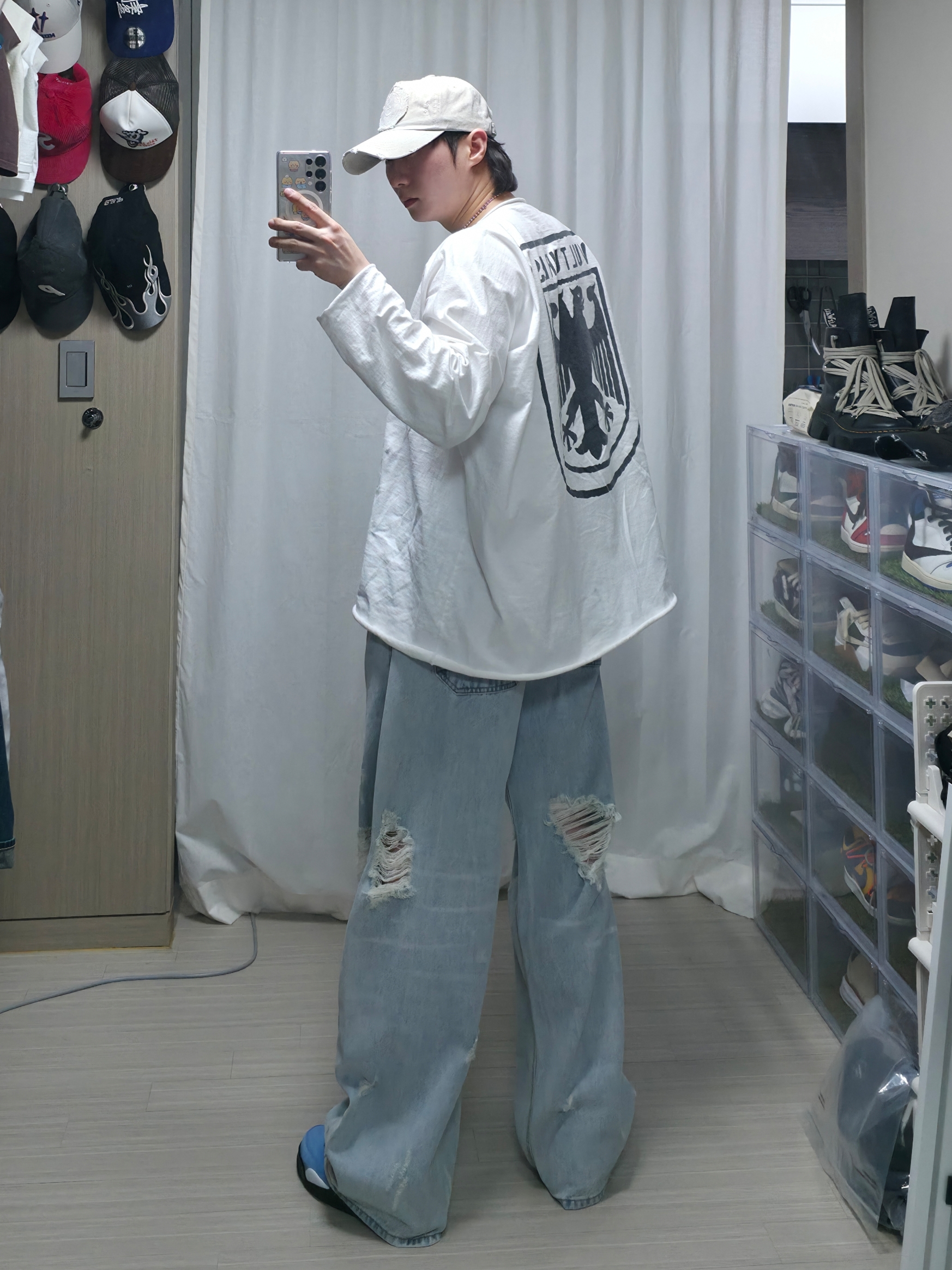 Yeezy Vultures Long Sleeve T-Shirt White, Jordan 4 x Travis Scott Retro Cactus Jack 착용 스타일 - 2