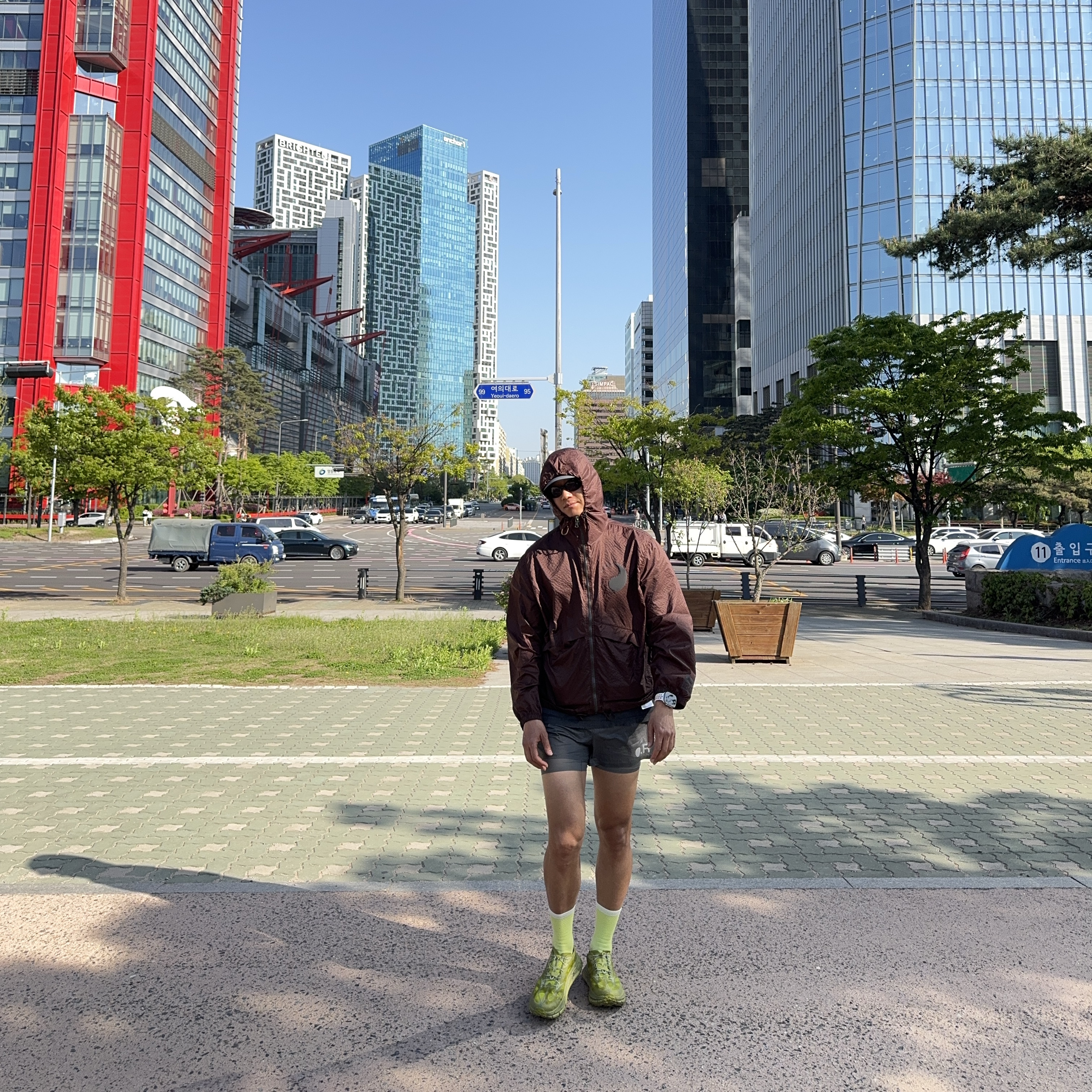 Our Legacy Work Shop Windbreaker Ripstop Dark Brown, Satisfy Mothtech T-Shirt Aged Black 착용 스타일 - 8
