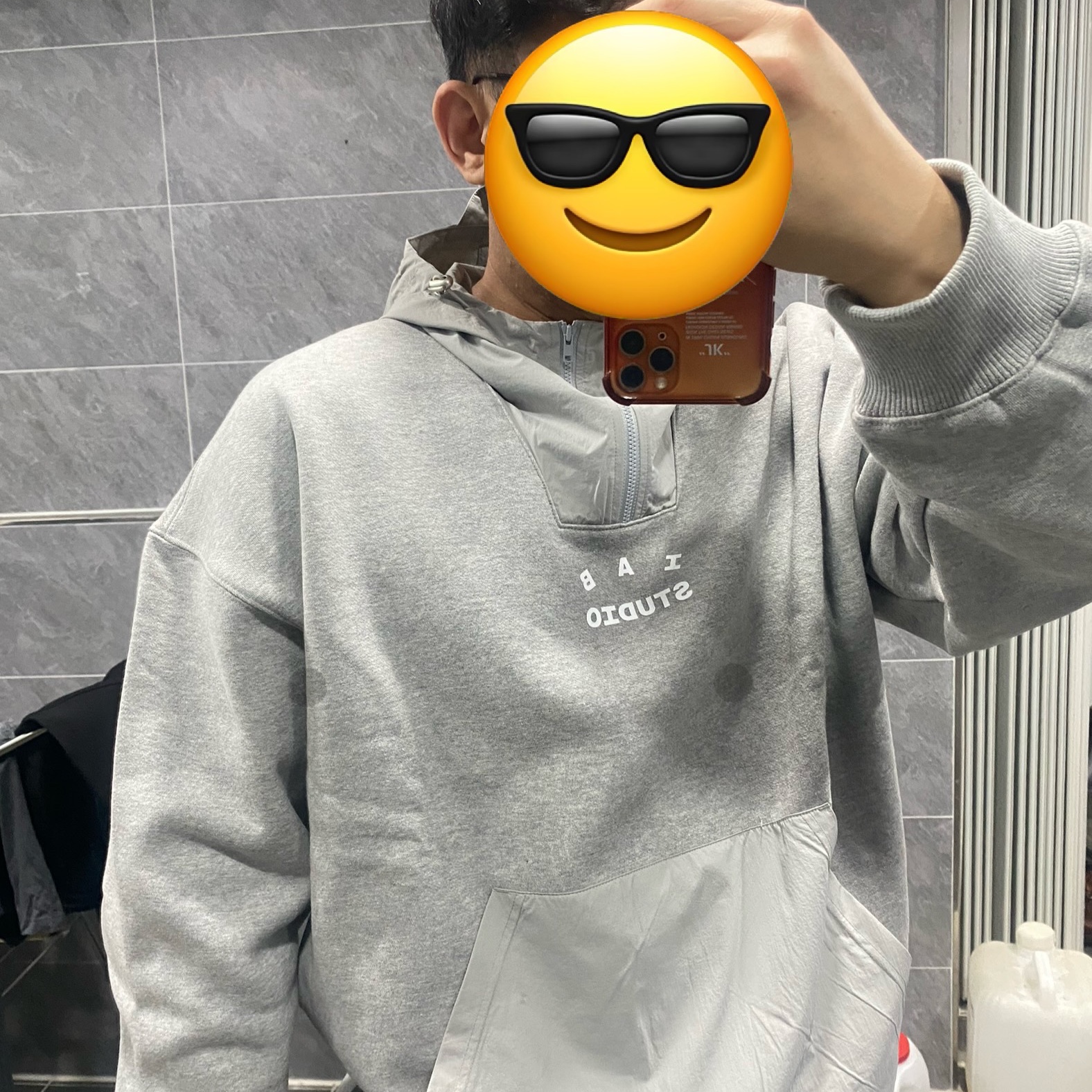 IAB Studio Woven Hoodie Gray White 착용 스타일 - 1