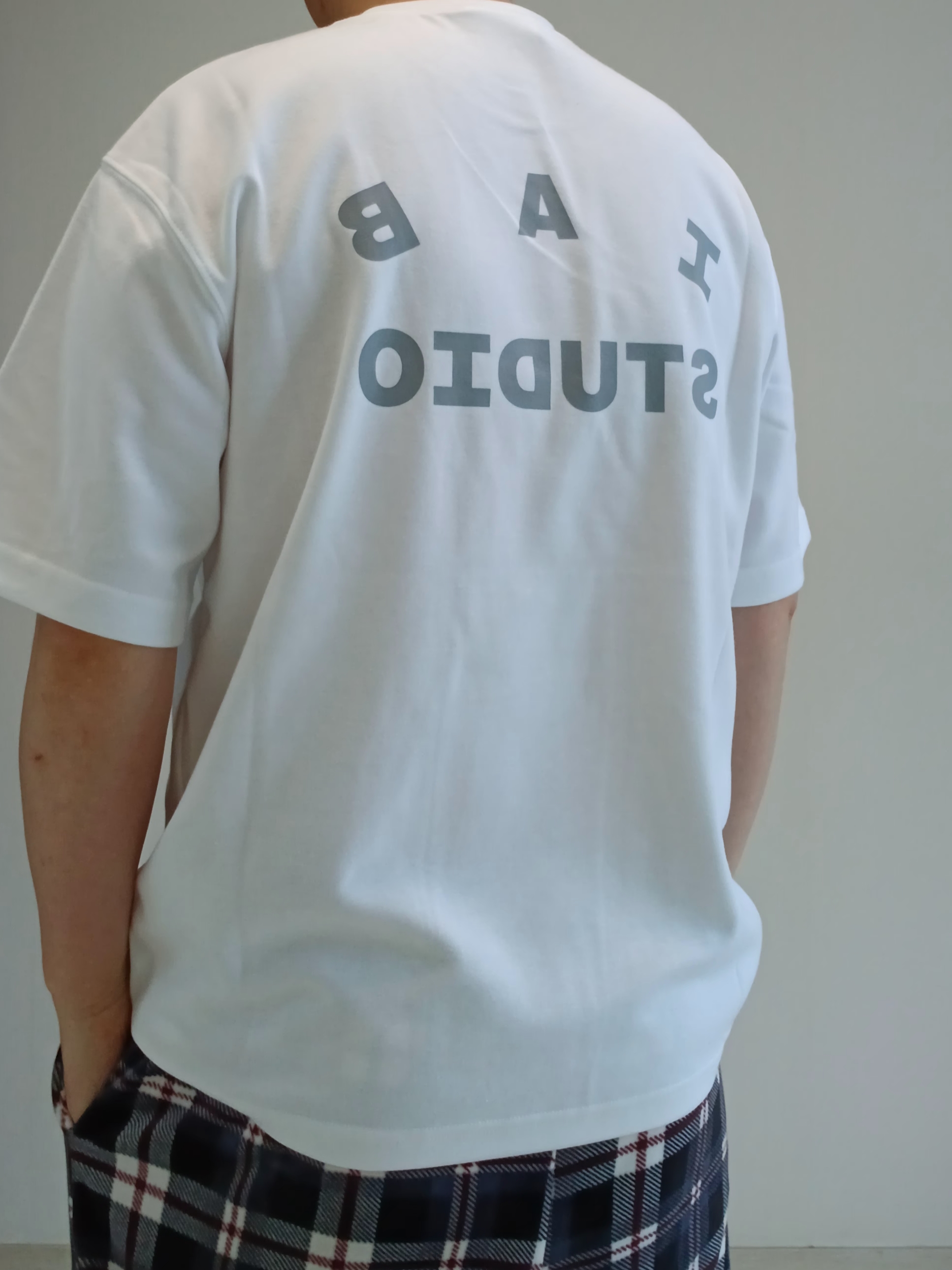 IAB Studio T-Shirt White Gray 착용 스타일 - 3