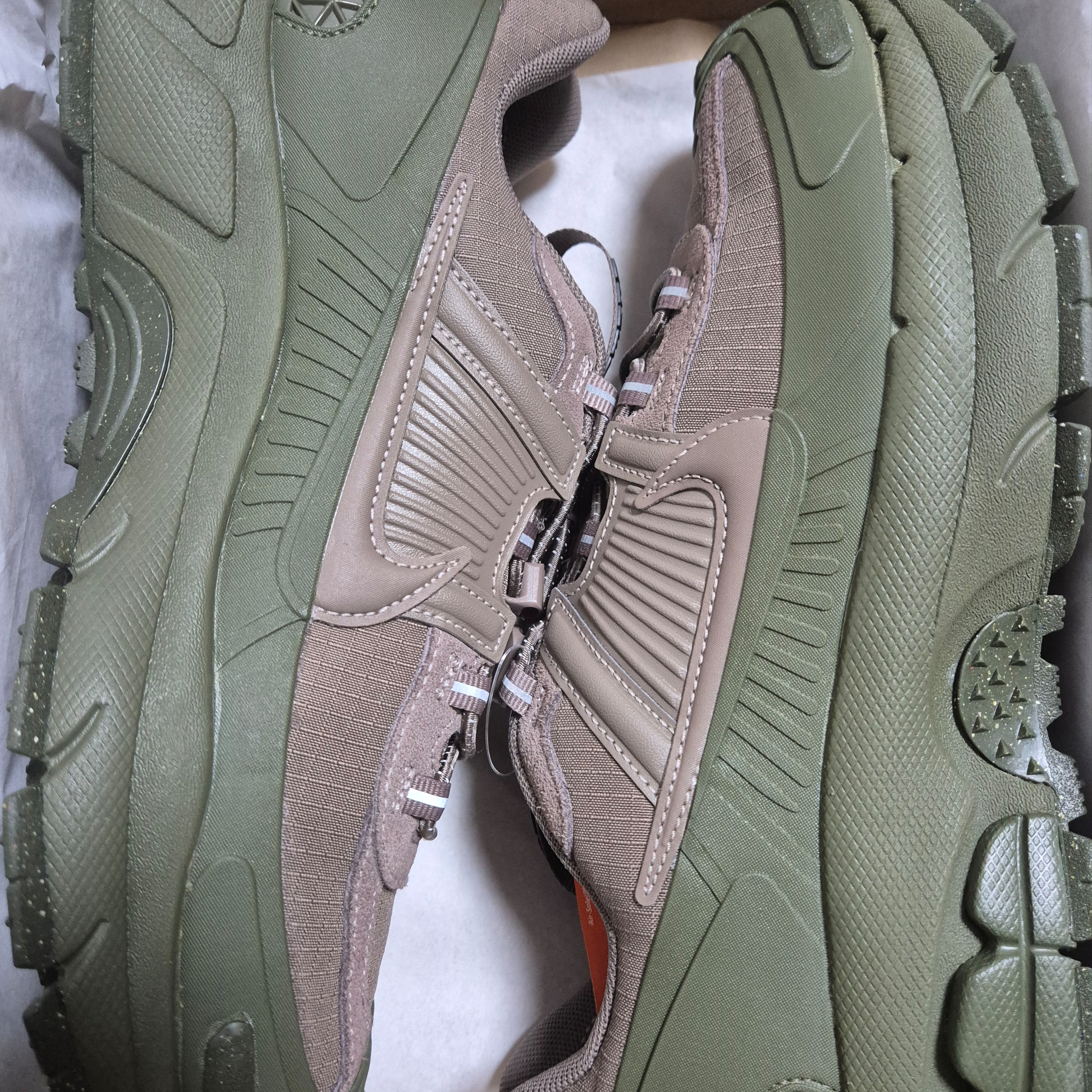 Nike Zoom Vomero Roam Mink Brown Medium Olive 착용 스타일 - 2
