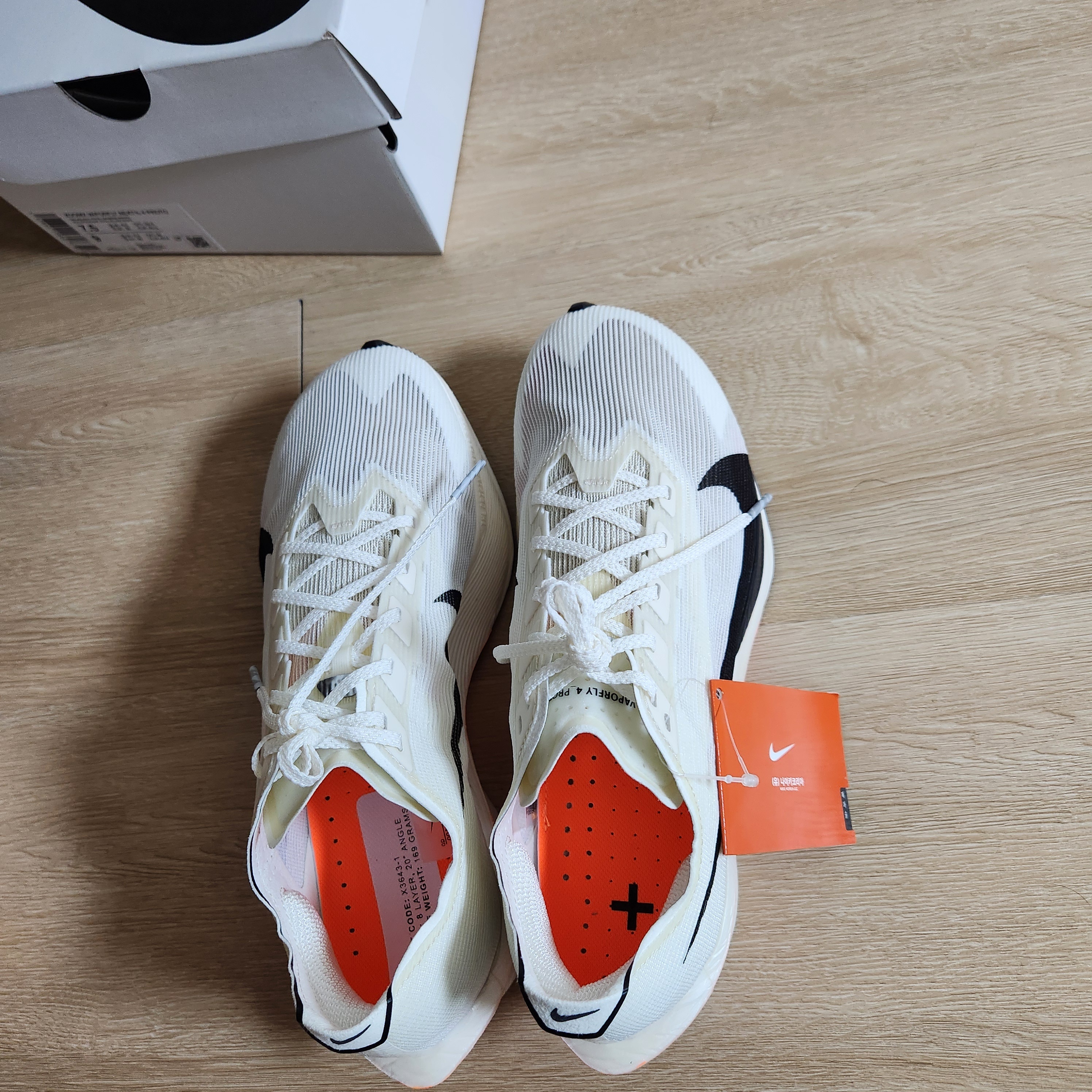 Nike ZoomX Vaporfly Next% 4 Proto Sail Total Orange 착용 스타일