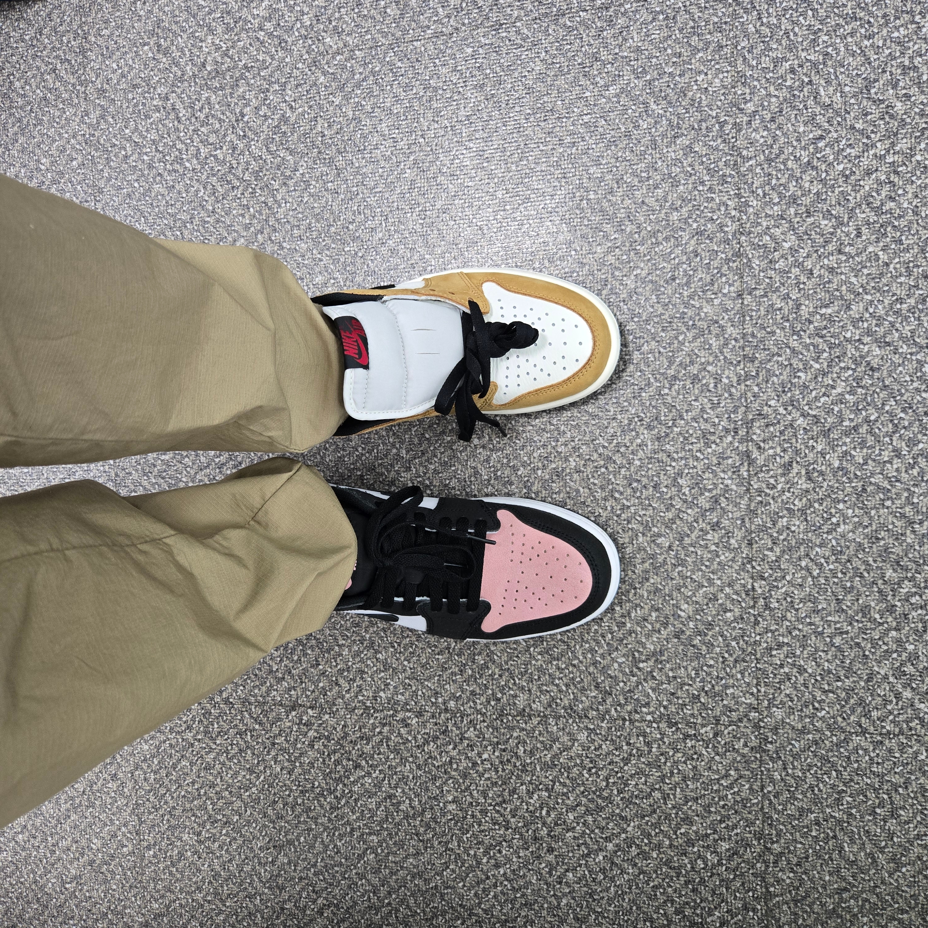 Jordan 1 Low OG Sail and Golden Harvest 착용 스타일
