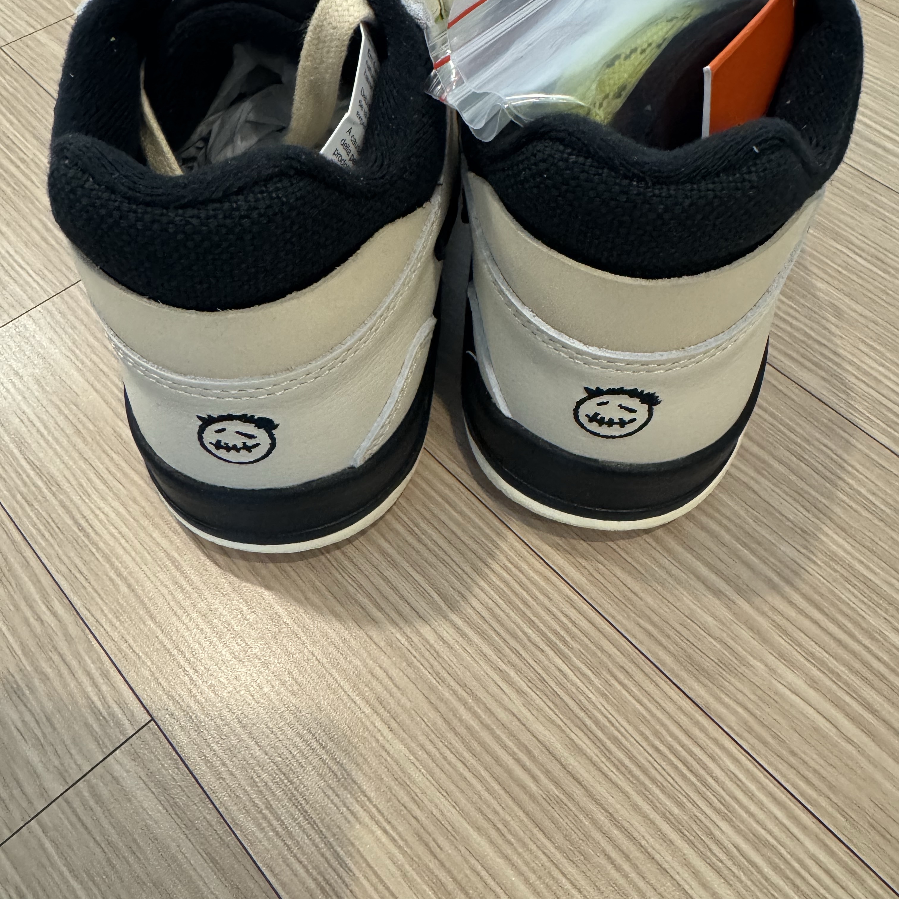 Jordan x Travis Scott Jumpman Jack TR Bright Cactus 착용 스타일 - 2