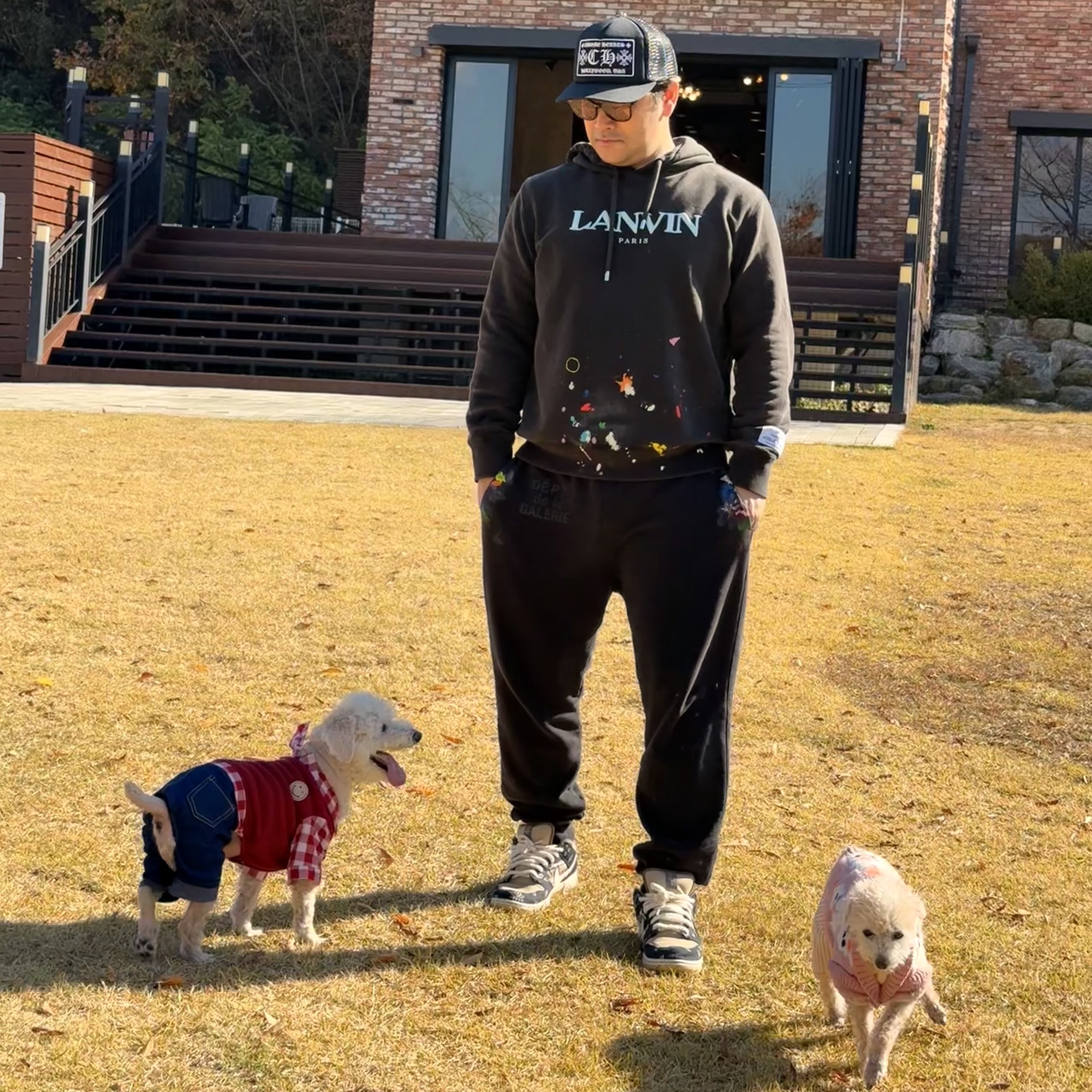Gallery Dept. x Lanvin Jogging Pants Multicolor, Chrome Hearts CH Hollywood Trucker Hat Black 착용 스타일
