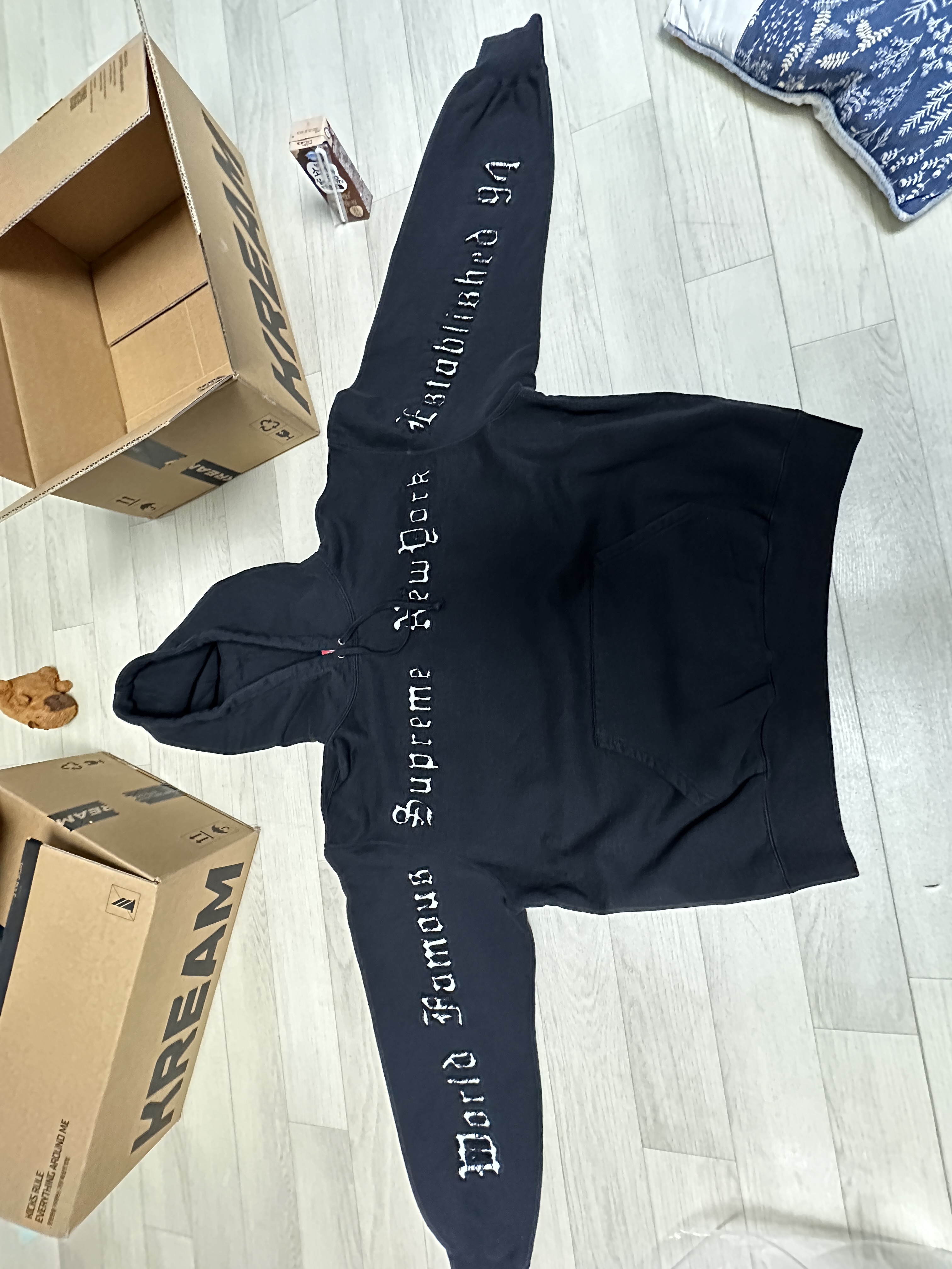 Supreme Contrast Cutout Hooded Sweatshirt Black - 25SS 착용 스타일