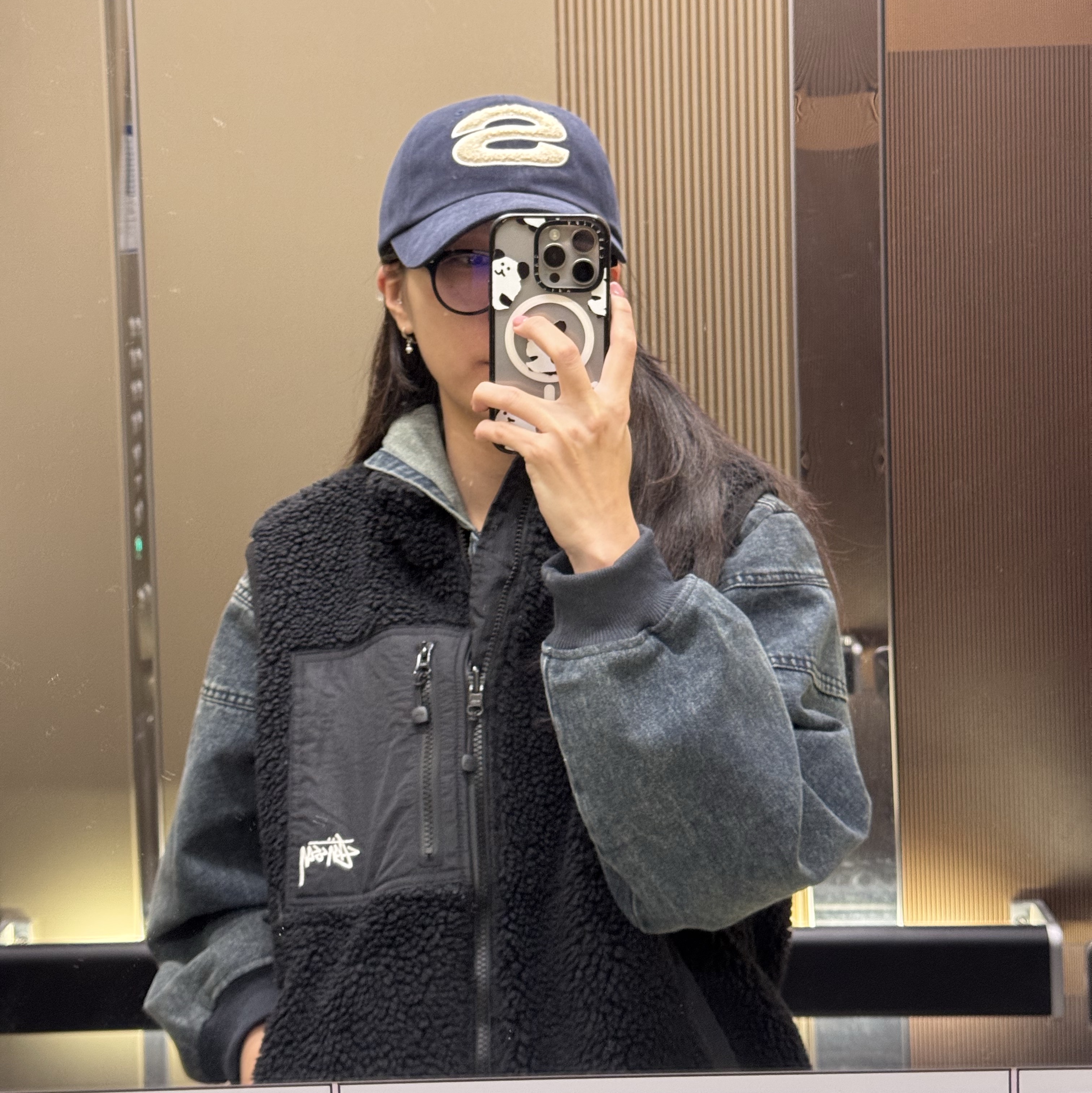 Stussy Sherpa Reversible Vest Black 착용 스타일 - 5