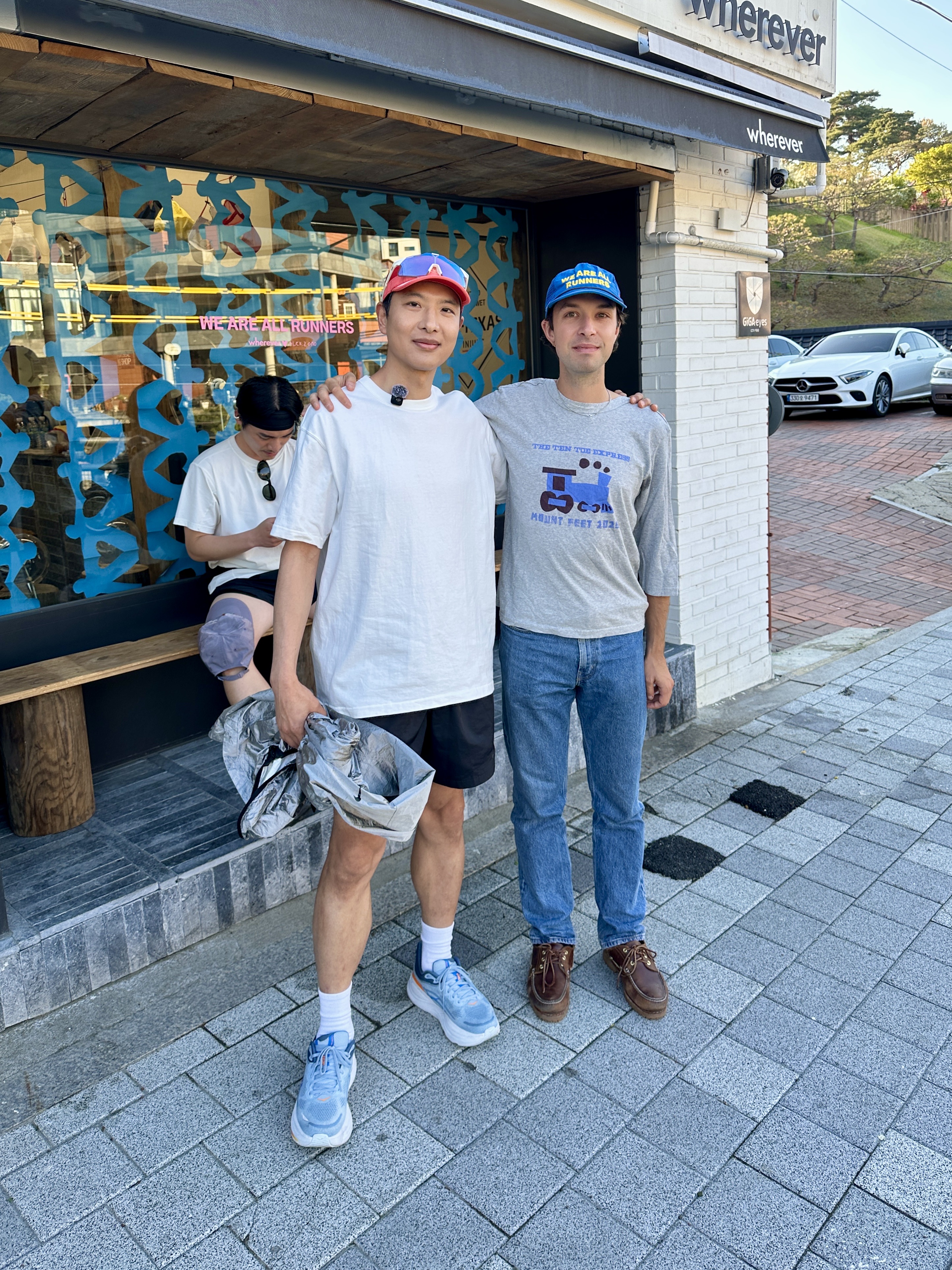100% Hypercraft LE Bastille Blue Mirror Photochromic Lens, Alex Zono Journey T-Shirt Cape Town Grey - Online Exclusive 착용 스타일 - 1