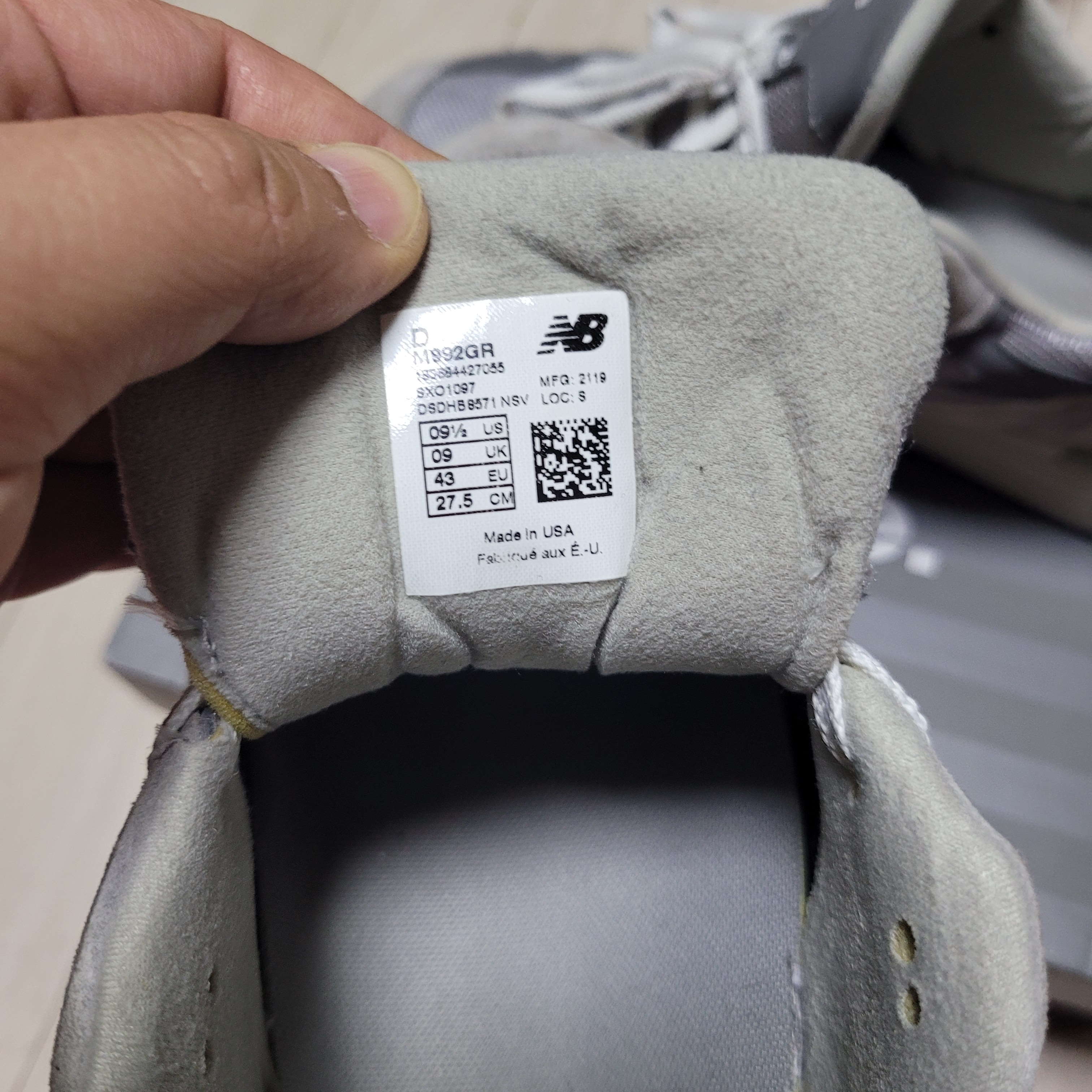 New Balance 992 Made in USA Grey - D Standard, New Balance 992 Made in USA Core Grey Silver Metallic 착용 스타일 - 2