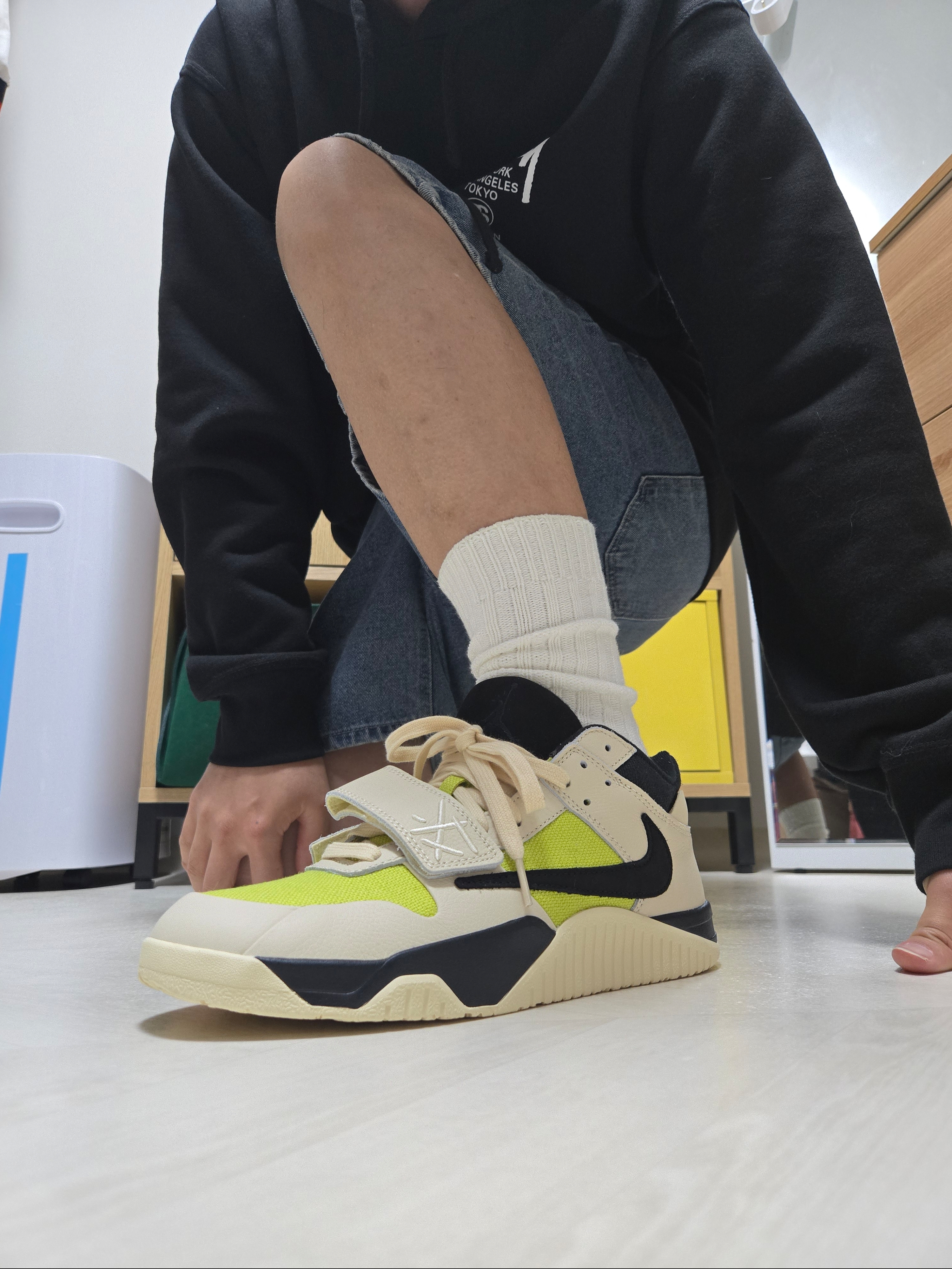 Jordan x Travis Scott Jumpman Jack TR Bright Cactus 착용 스타일 - 2
