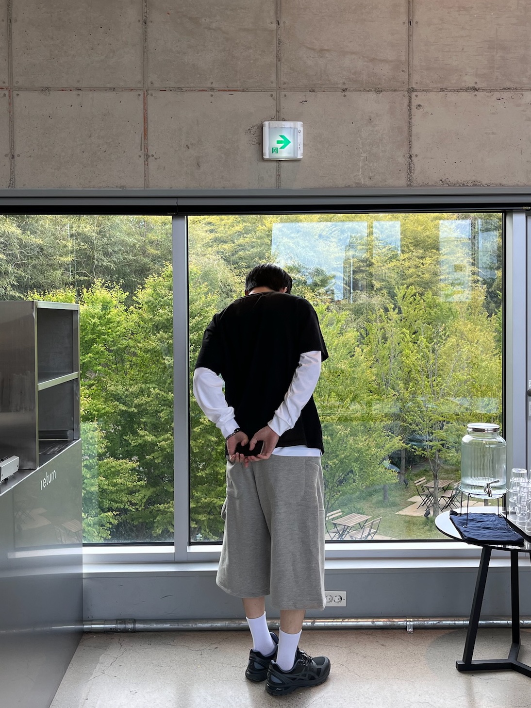 Zara x Andersson Bell Graphic T-Shirt Black, Asics x Sansan Gear Gel-Terrain Phantom Moon Mist 착용 스타일 - 2