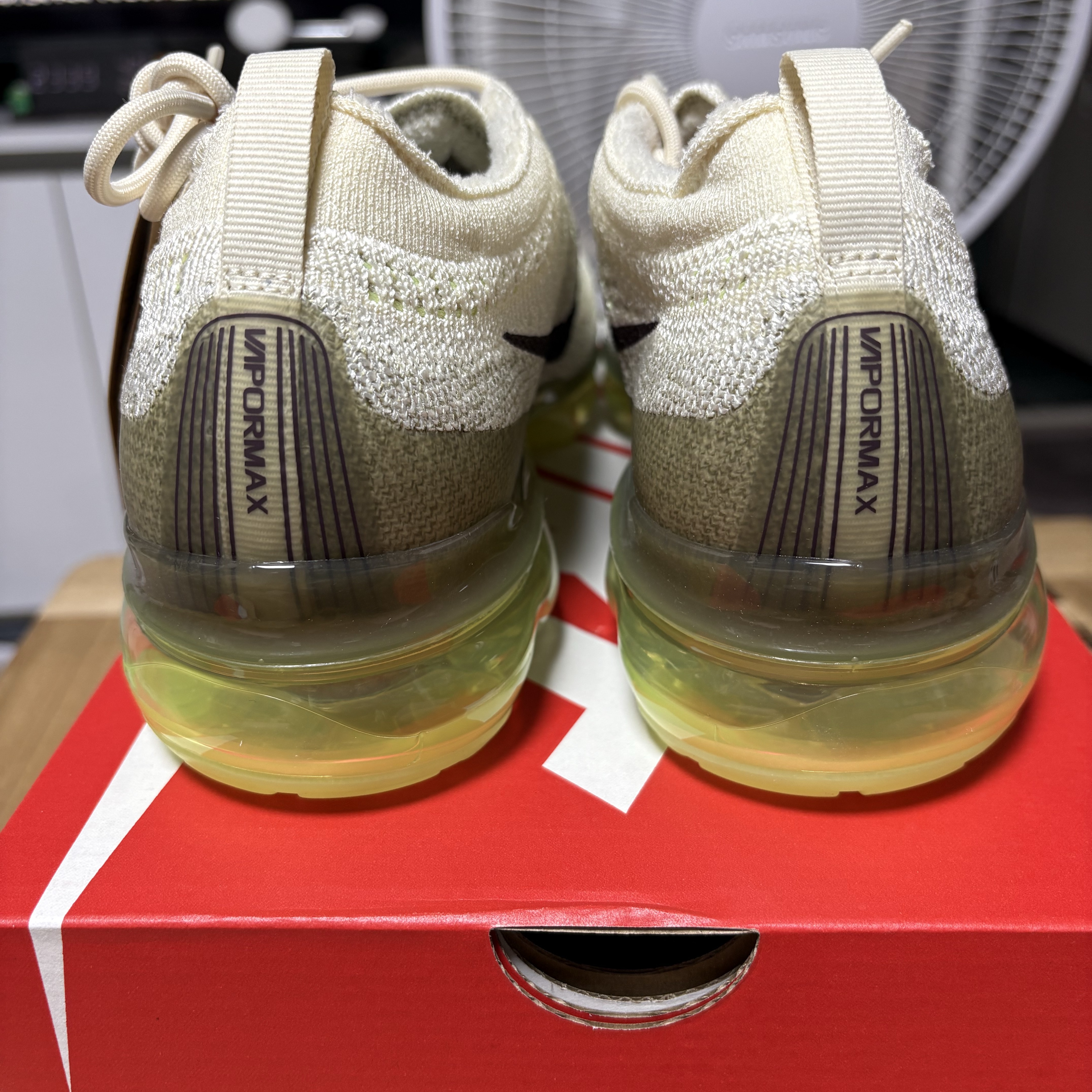 Nike Air Vapormax 2023 Flyknit Coconut Milk Neutral Olive 착용 스타일 - 5