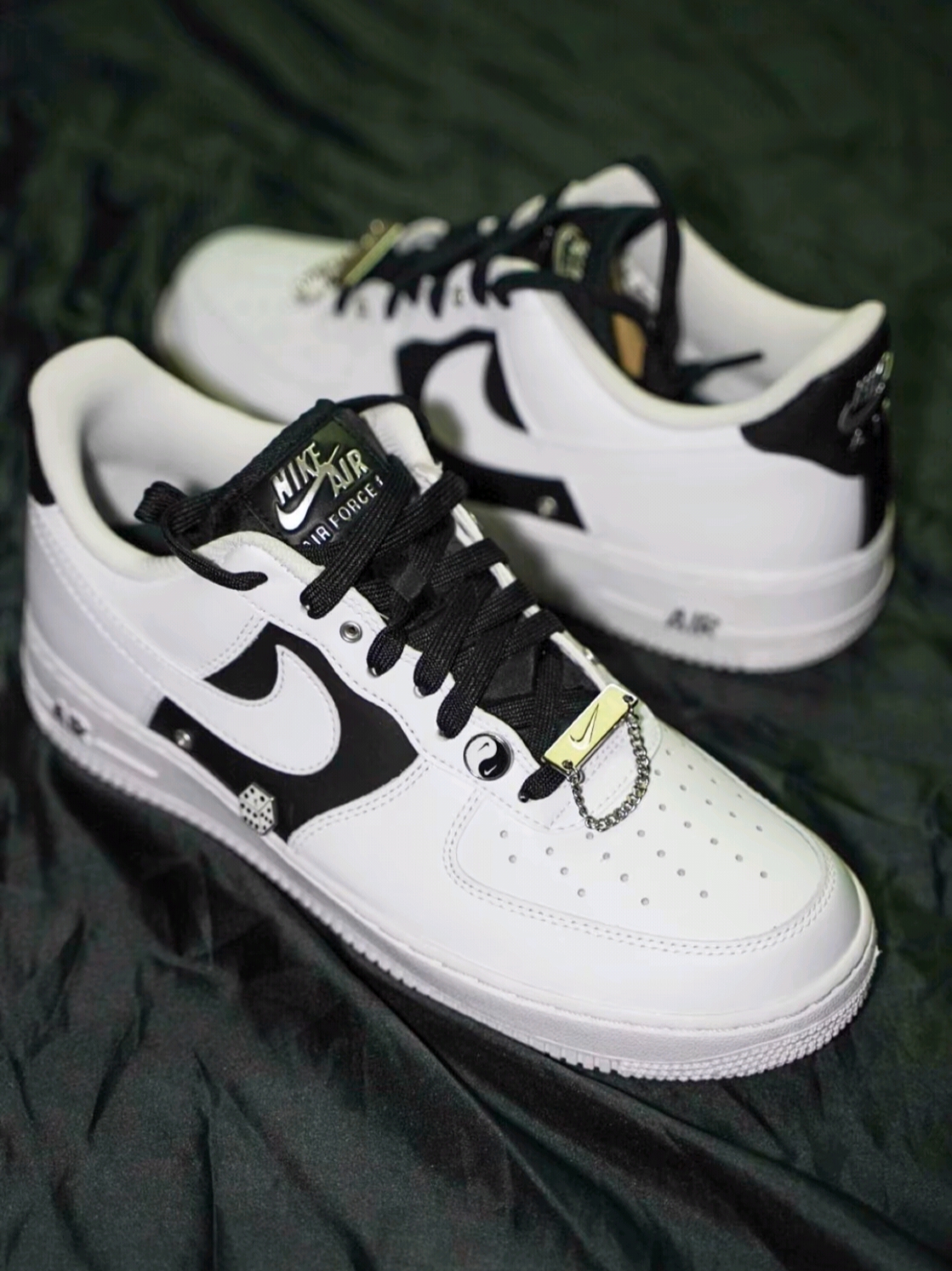 Nike Air Force 1 '07 PRM White Black 착용 스타일 - 3