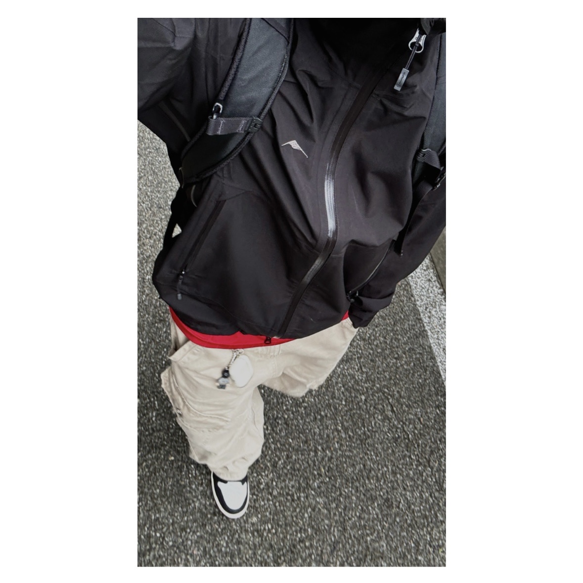 Jordan 1 Retro High OG Black Toe, Arc'teryx Mantis 16 Backpack Black 착용 스타일