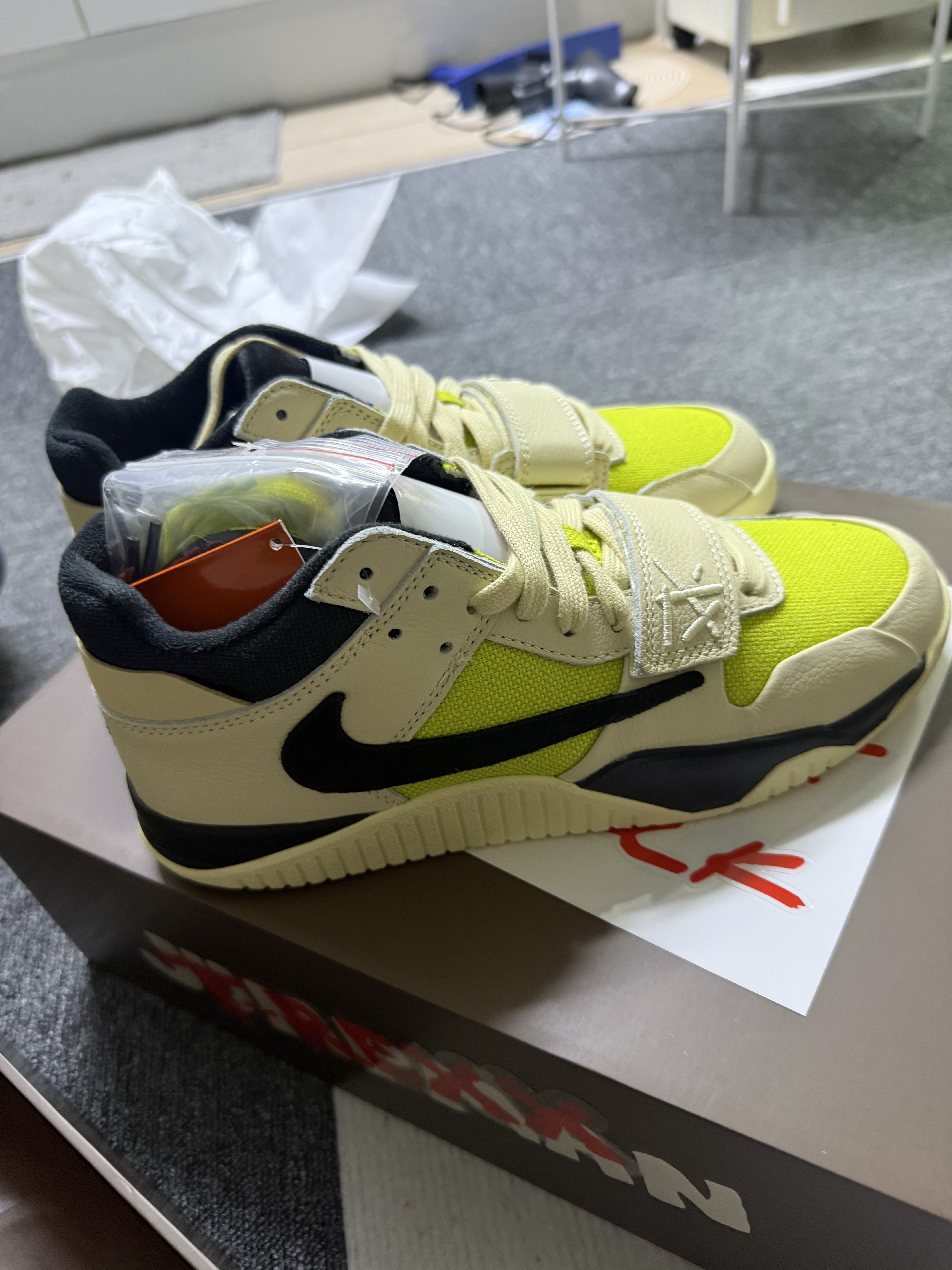 Jordan x Travis Scott Jumpman Jack TR Bright Cactus 착용 스타일 - 1