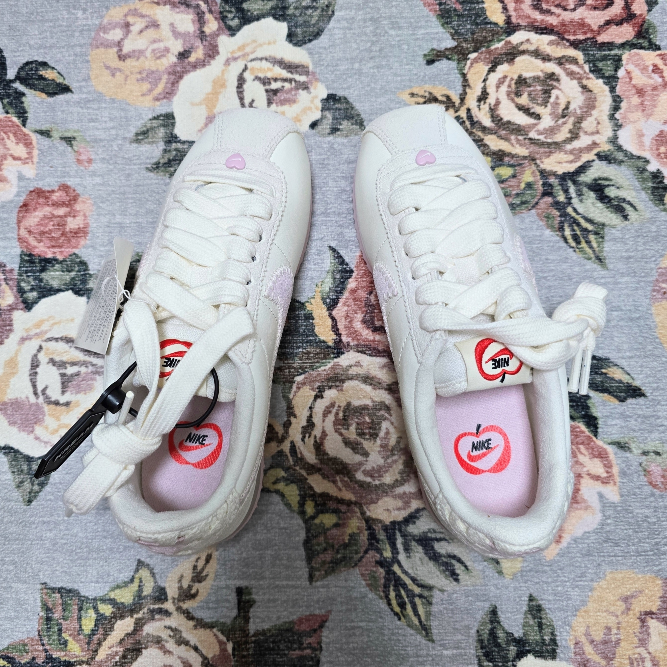 (W) Nike Cortez Valentine's Day Sail Pink Foam 착용 스타일 - 1