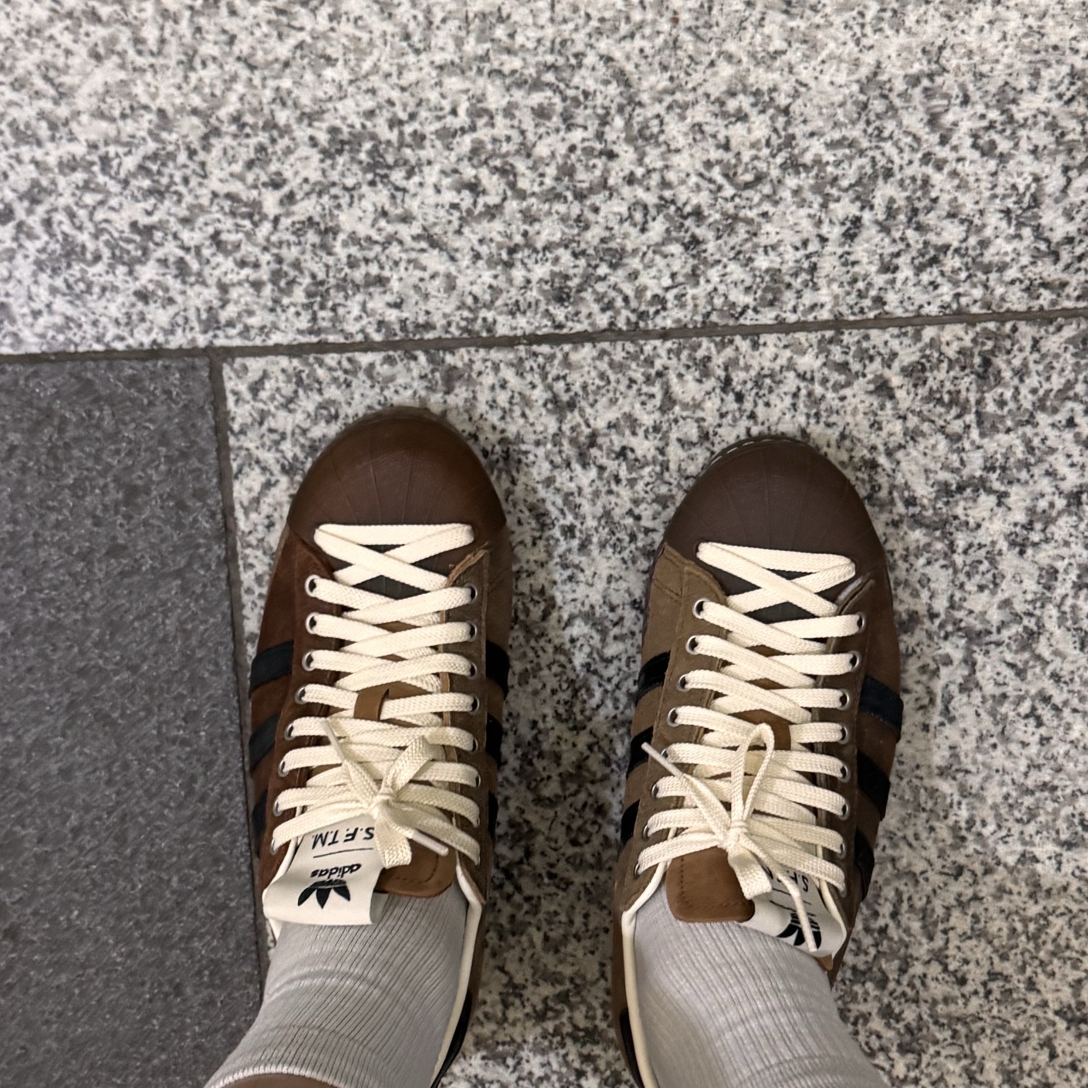Adidas x Song for the Mute Superstar 82 Khaki Core Black 착용 스타일