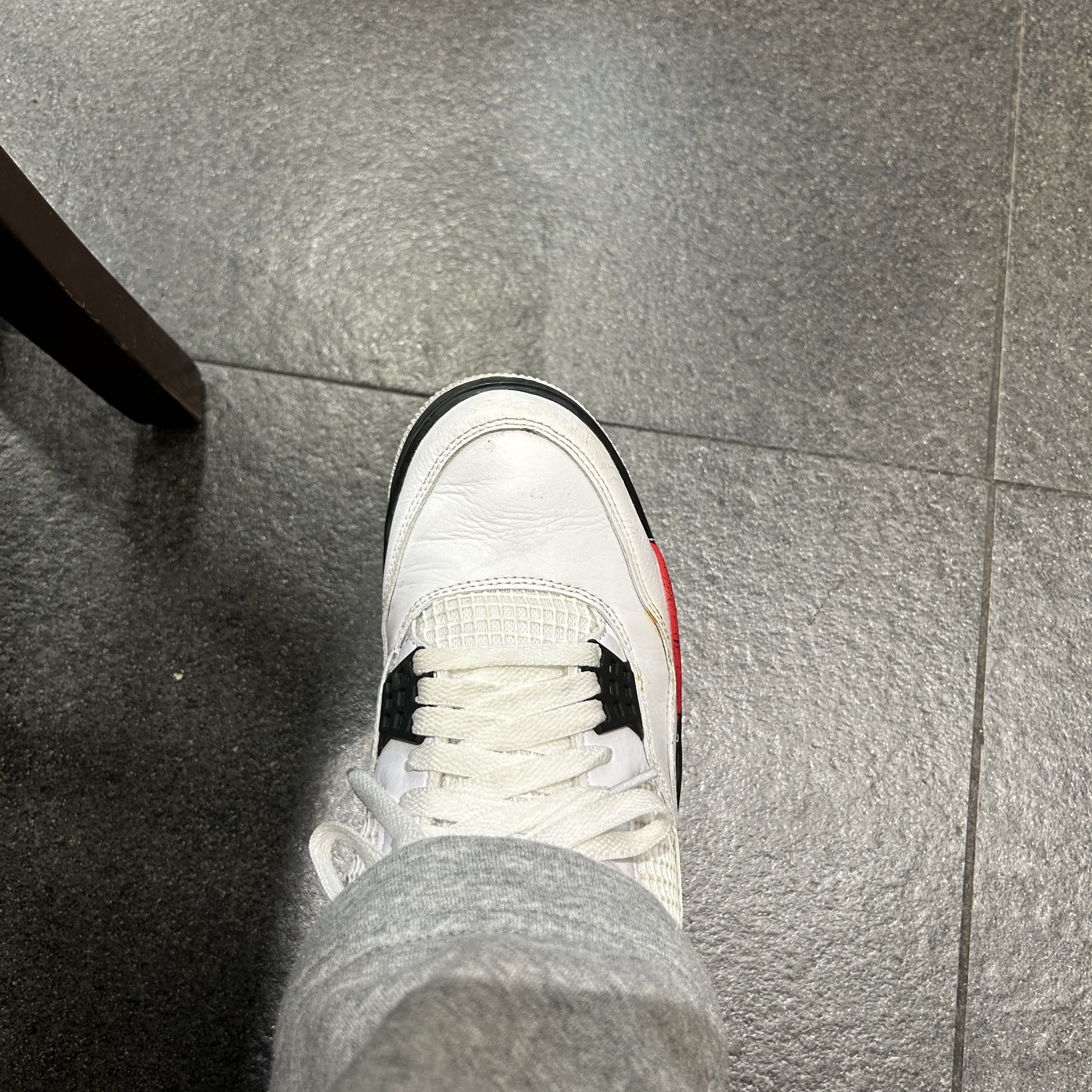 Jordan 4 Retro Red Cement 착용 스타일